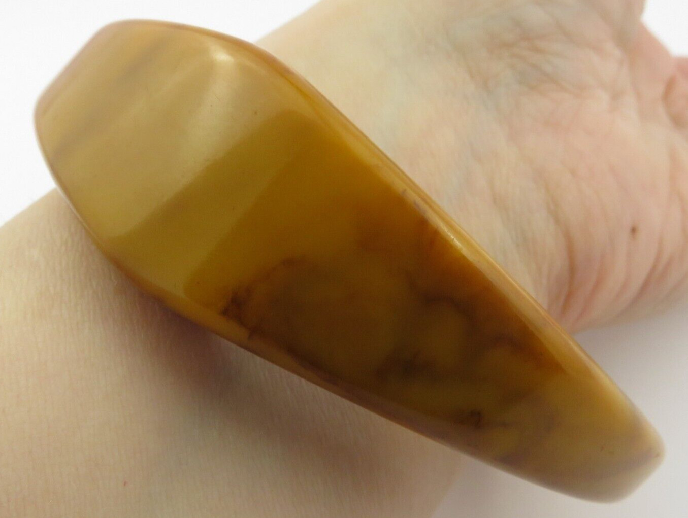 Vtg.Bakelite Chunky Wavy Bangle Bracelet Butterscotch/Choco Swirl retro Jewelry