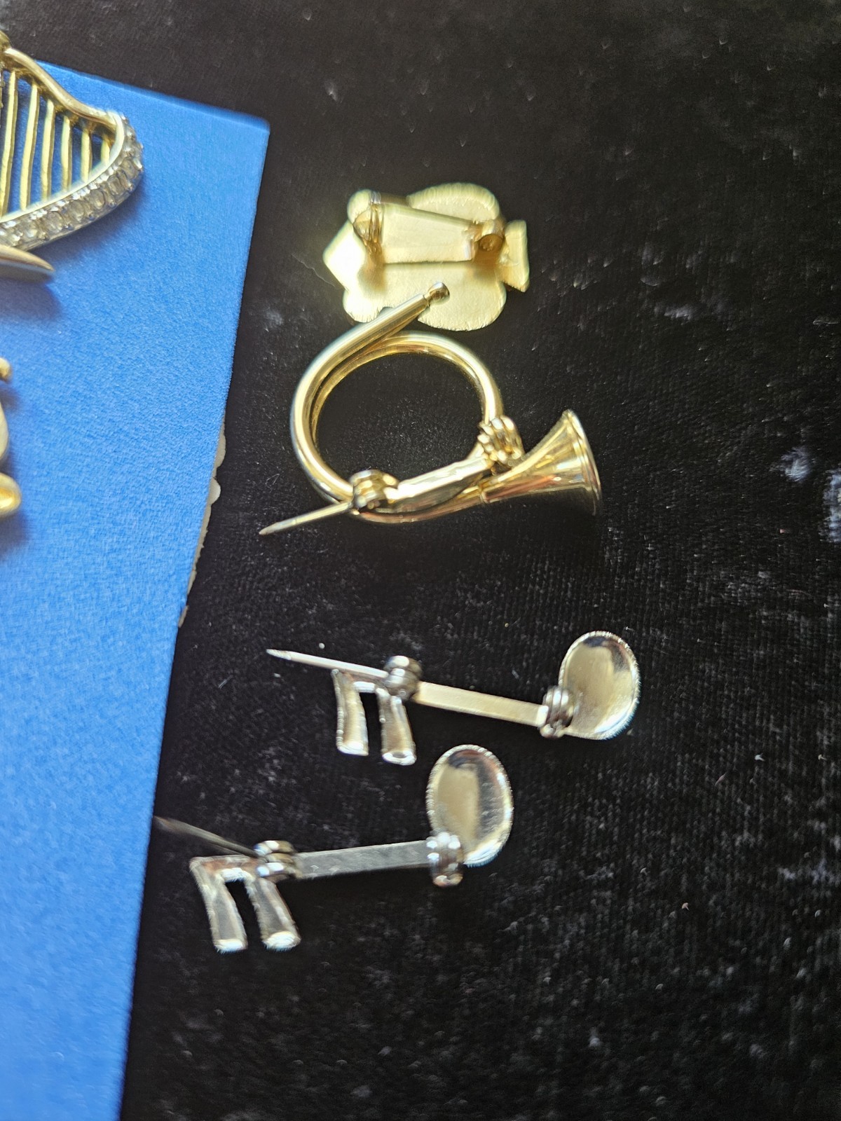 Vtg 7p Lot Of Pins Band Music Notes Enamel Mixed Metals Instruments Harp Horn