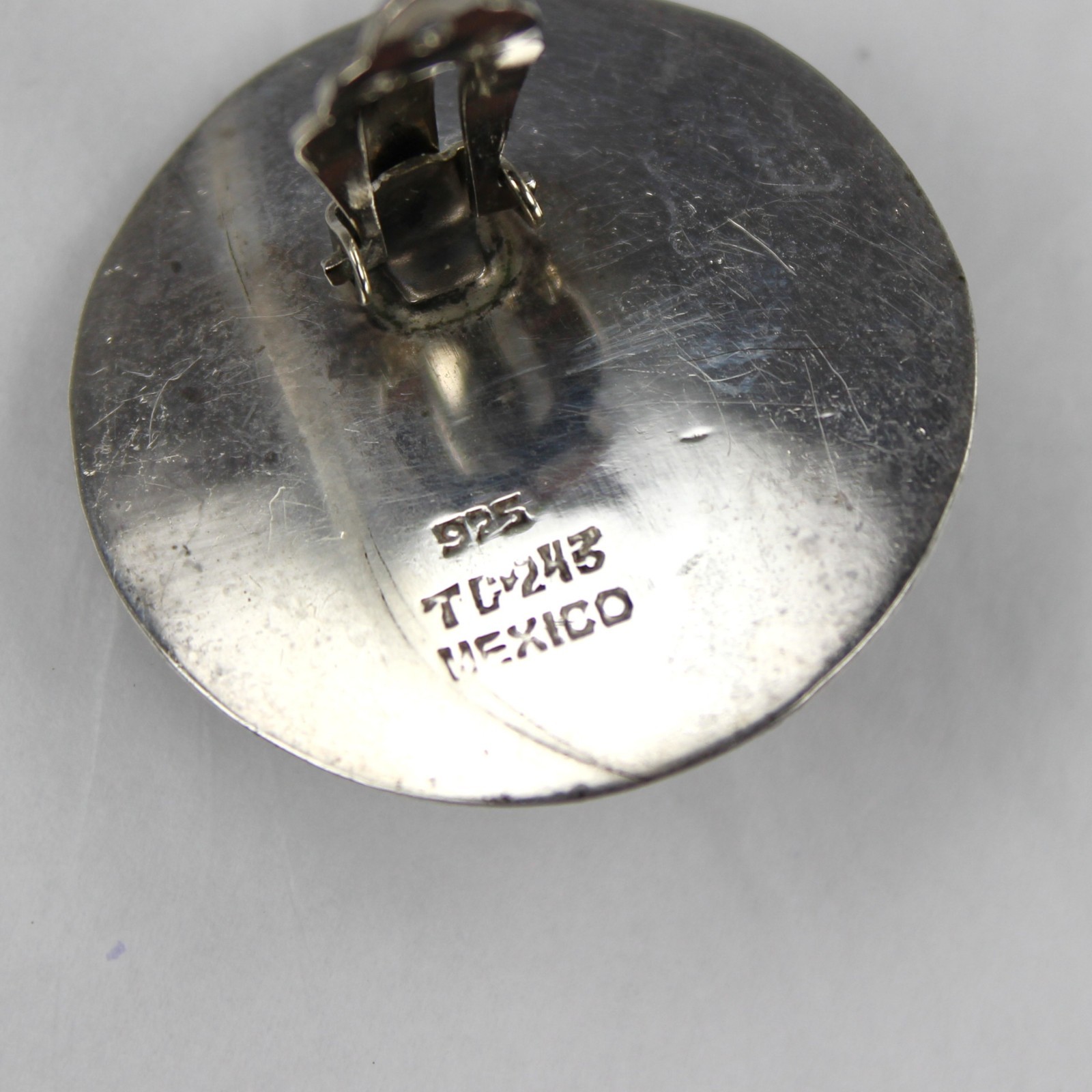 Vintage MCM Taxco Sterling Onyx Earrings Domed Cone Clip-on TC-243 1.5″ 21.4g