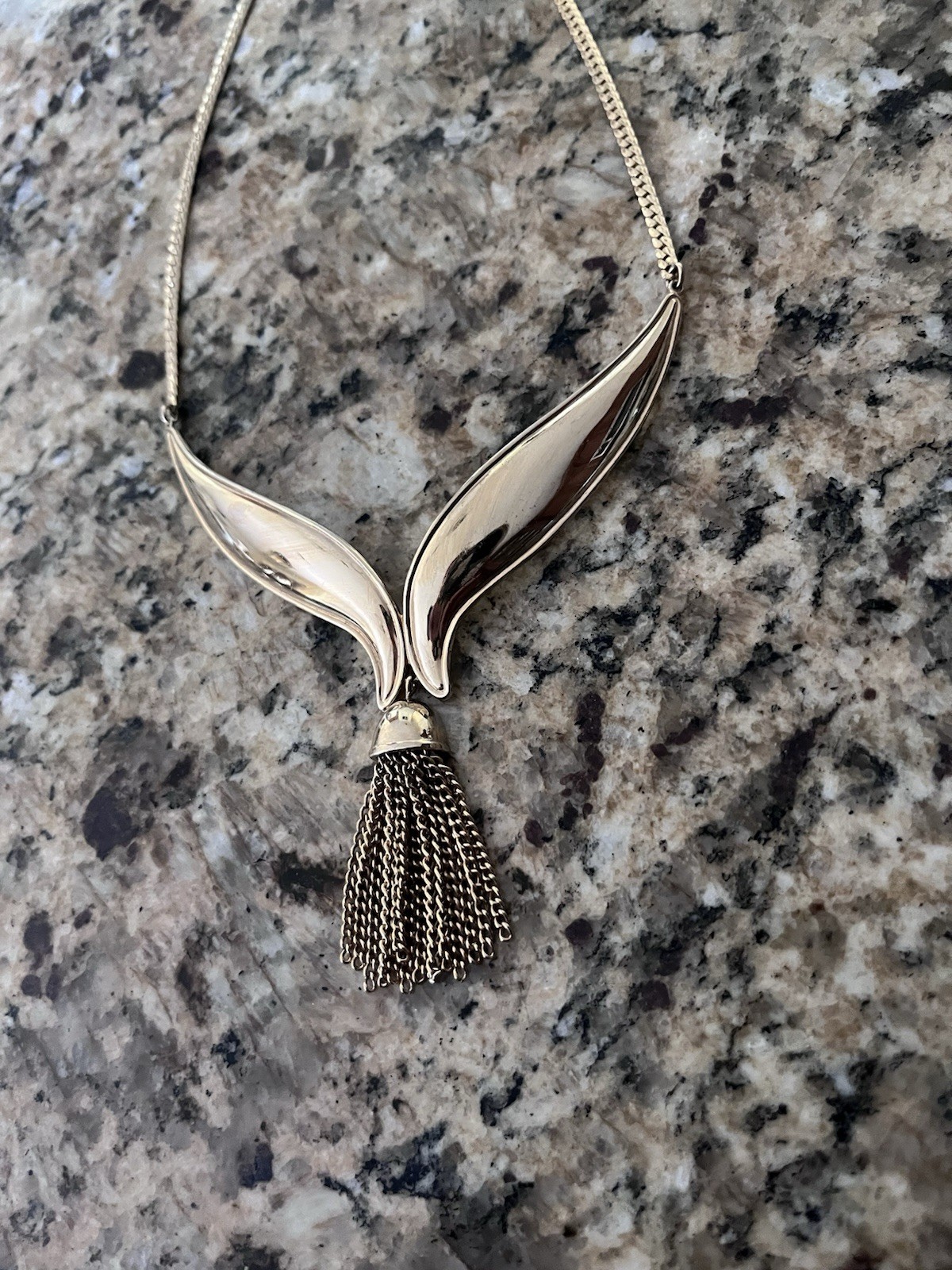 AVON Gold Tone Signed Royal Tassel Collar Chain Pendant Necklace 1972 1970’s