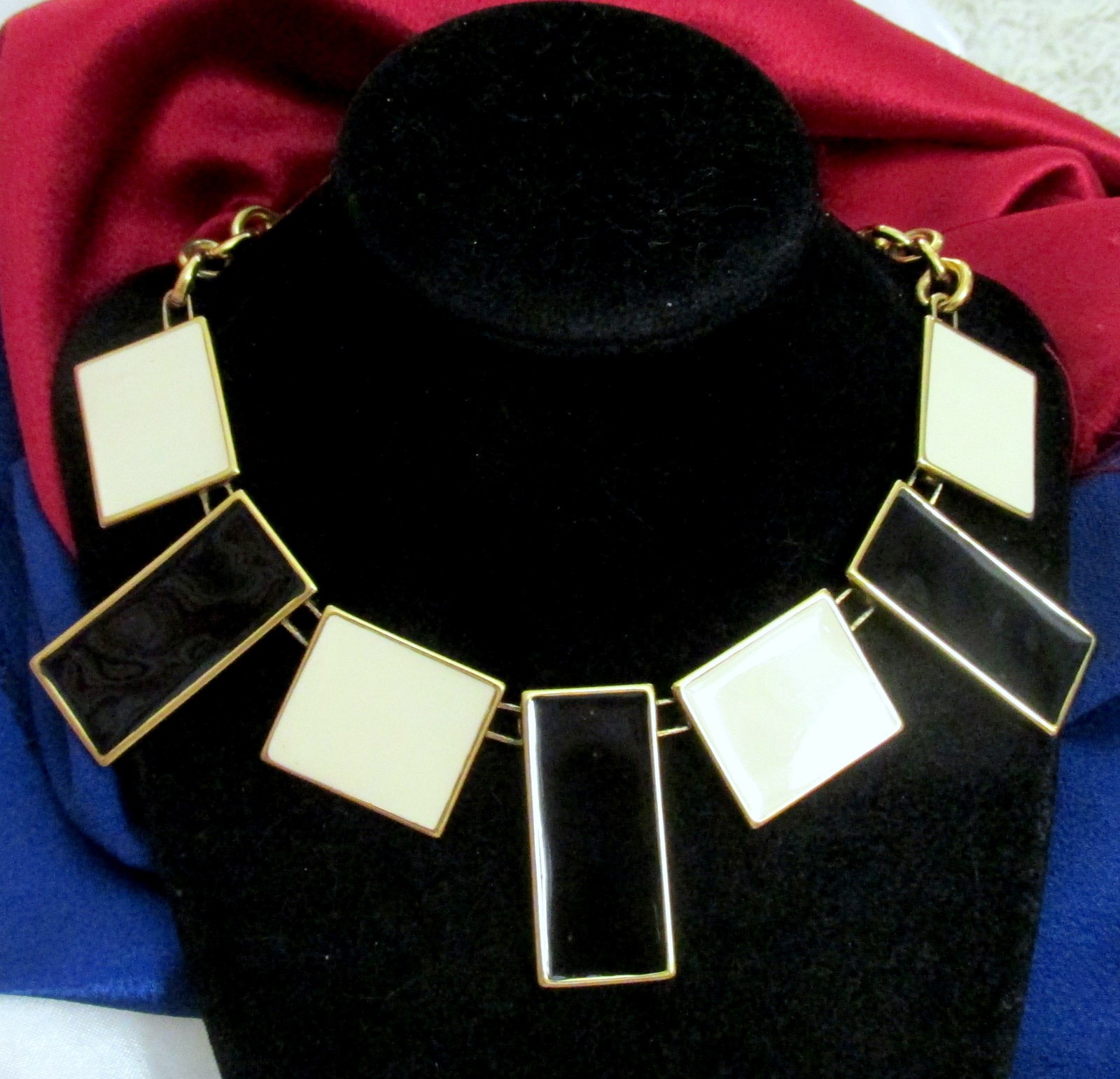 VTG DECO RUNWAY MONET OFF-WHITE/ BLACK ENAMEL MODERNIST BIB NECKLACE GEOMETRIC