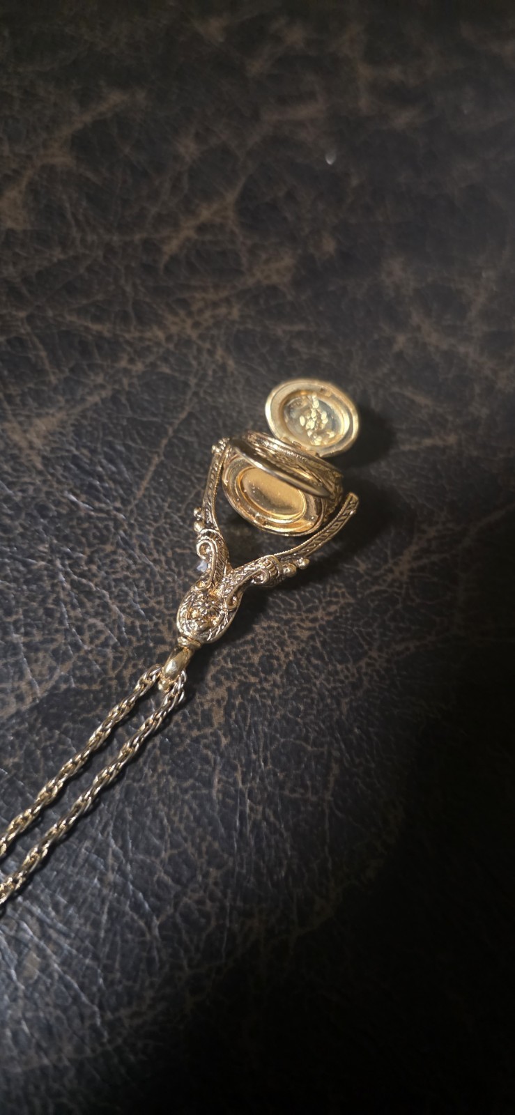 gold-tone vintage-style locket 1928 Jewelry Company 3-sided rotating design