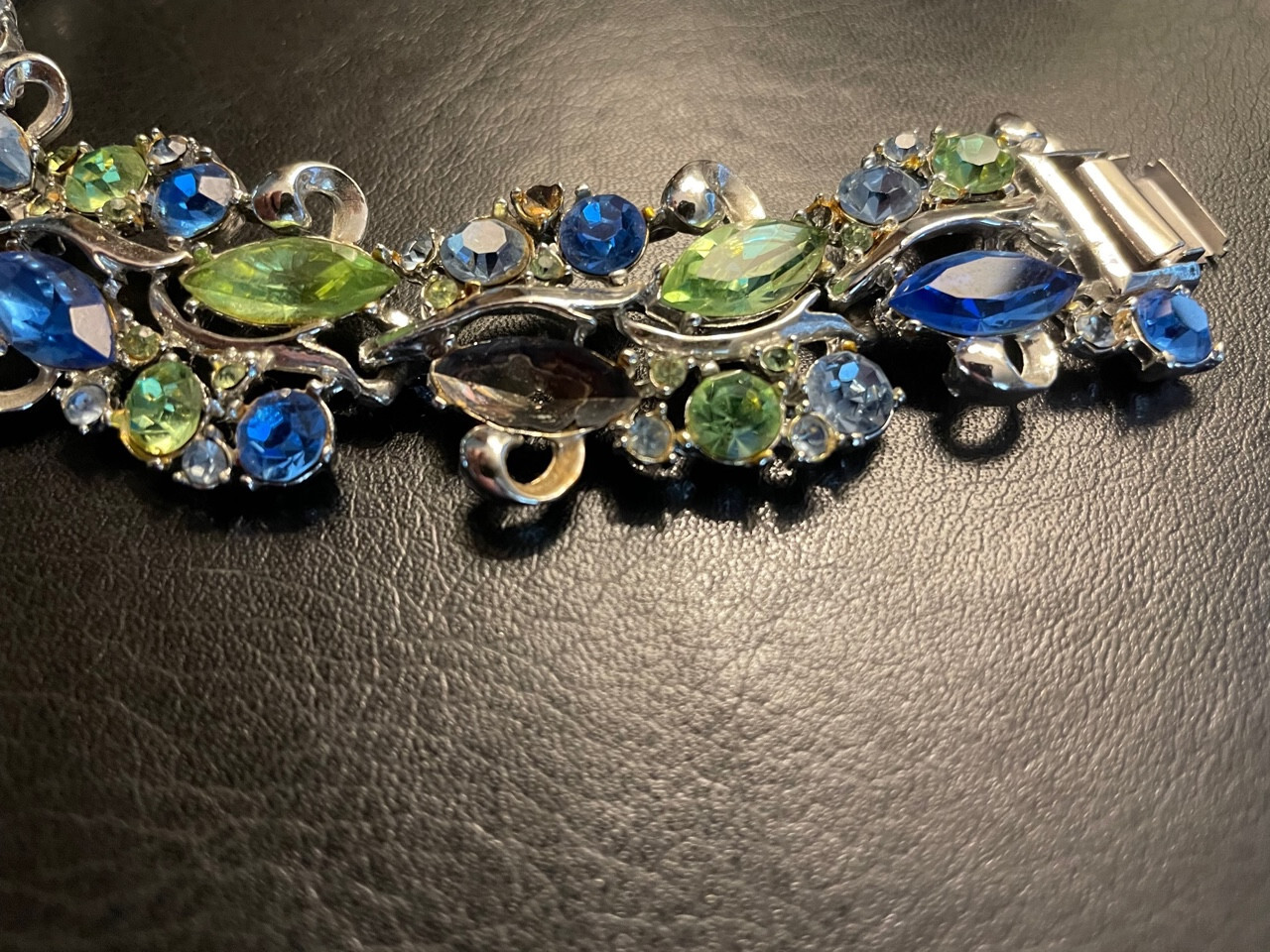 HARVEST REPAIR Sparkle Rhinestone Bracelet Faceted Blues Topaz Color Aqua Design