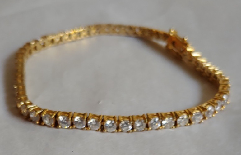 VTG Classic Tennis Bracelet Gold Tone Cubic Zirconia 8-1/2 Inch w/Safety Clasps