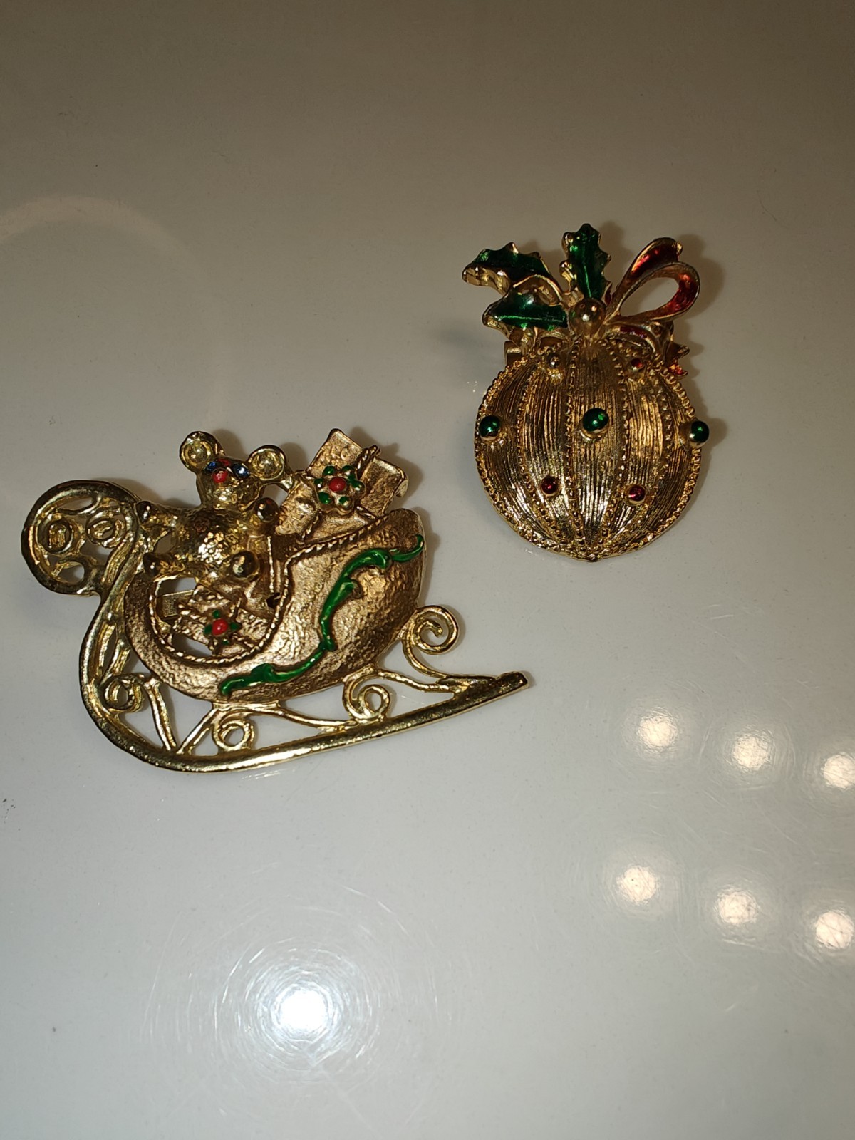 2 Christmas Brooches Lot Gold Tone Sleigh and Ornament Vtg Wearable Collectibles