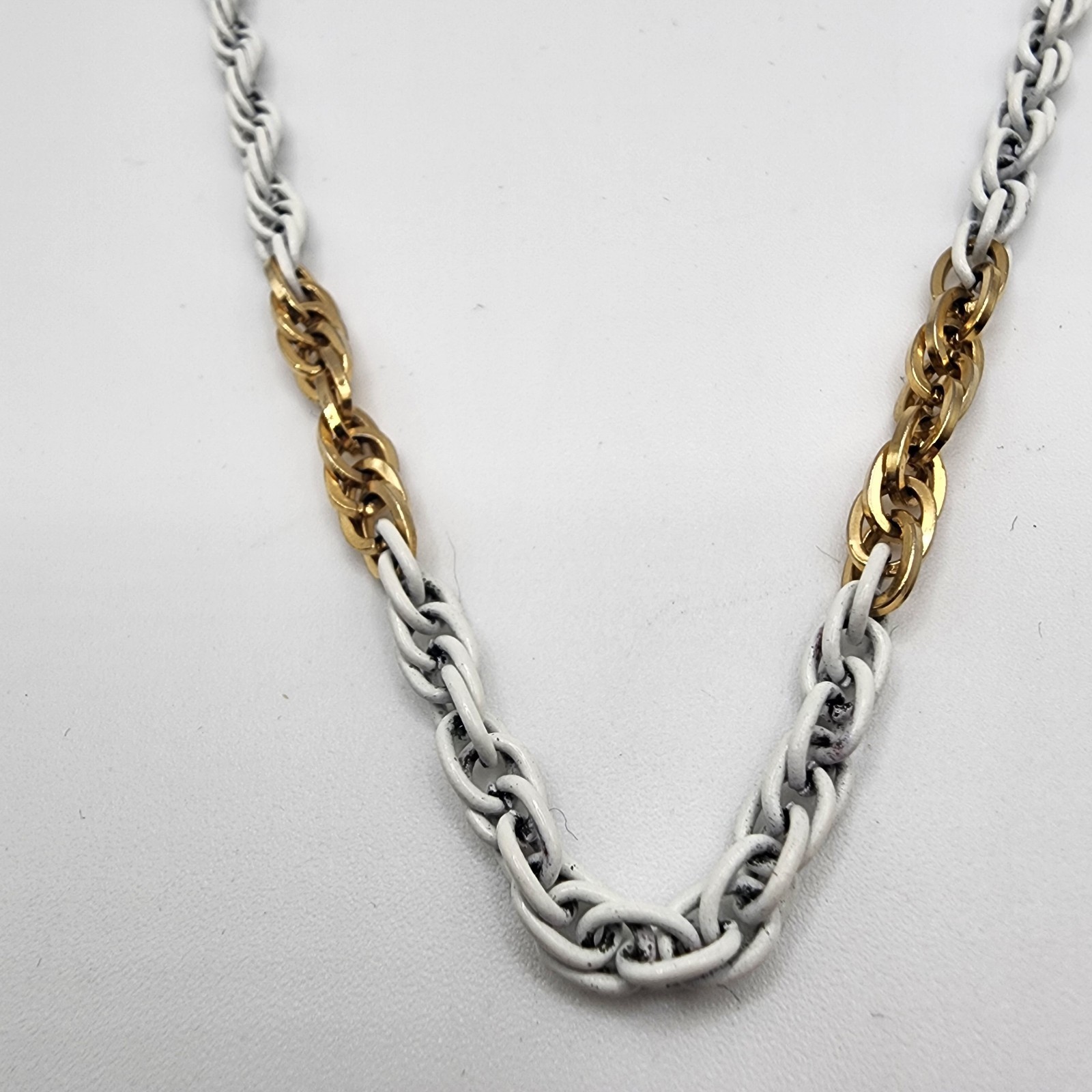 Vintage Gold & White Tone Enamel Choker Necklace 15.5″ Twisted Triple Link Chain
