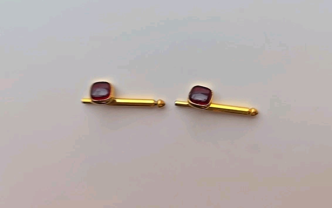 SHIRT STUDS SWANK RED GLASS GOLD TONE LOT OF 4 IN RE POWELL BOX SALISBURY MD