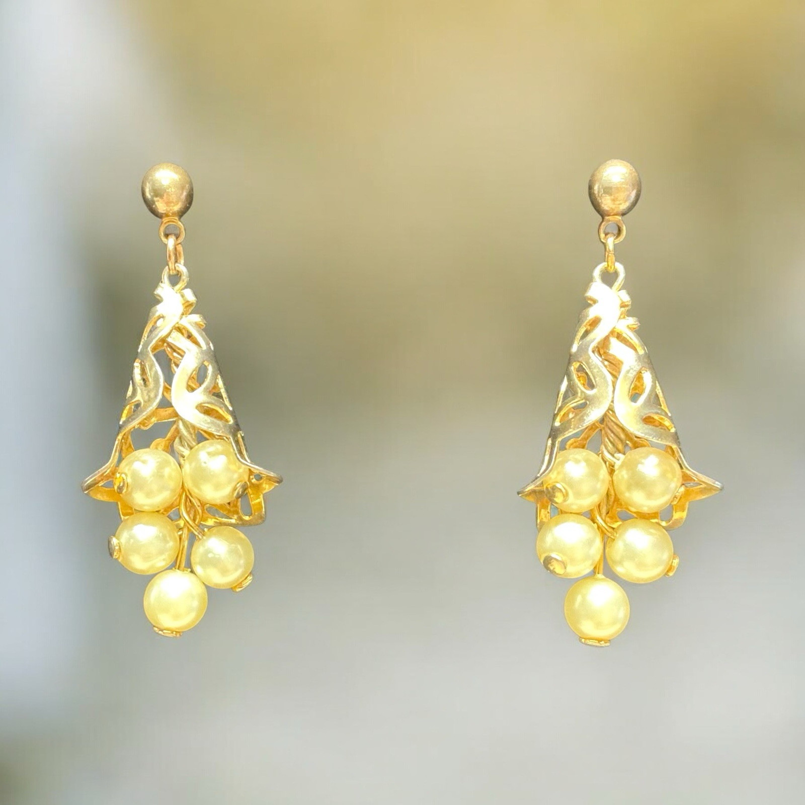 Earrings Cluster Bunch of Pearls Gold Tone Filigree Mounting Stud Post 1950s