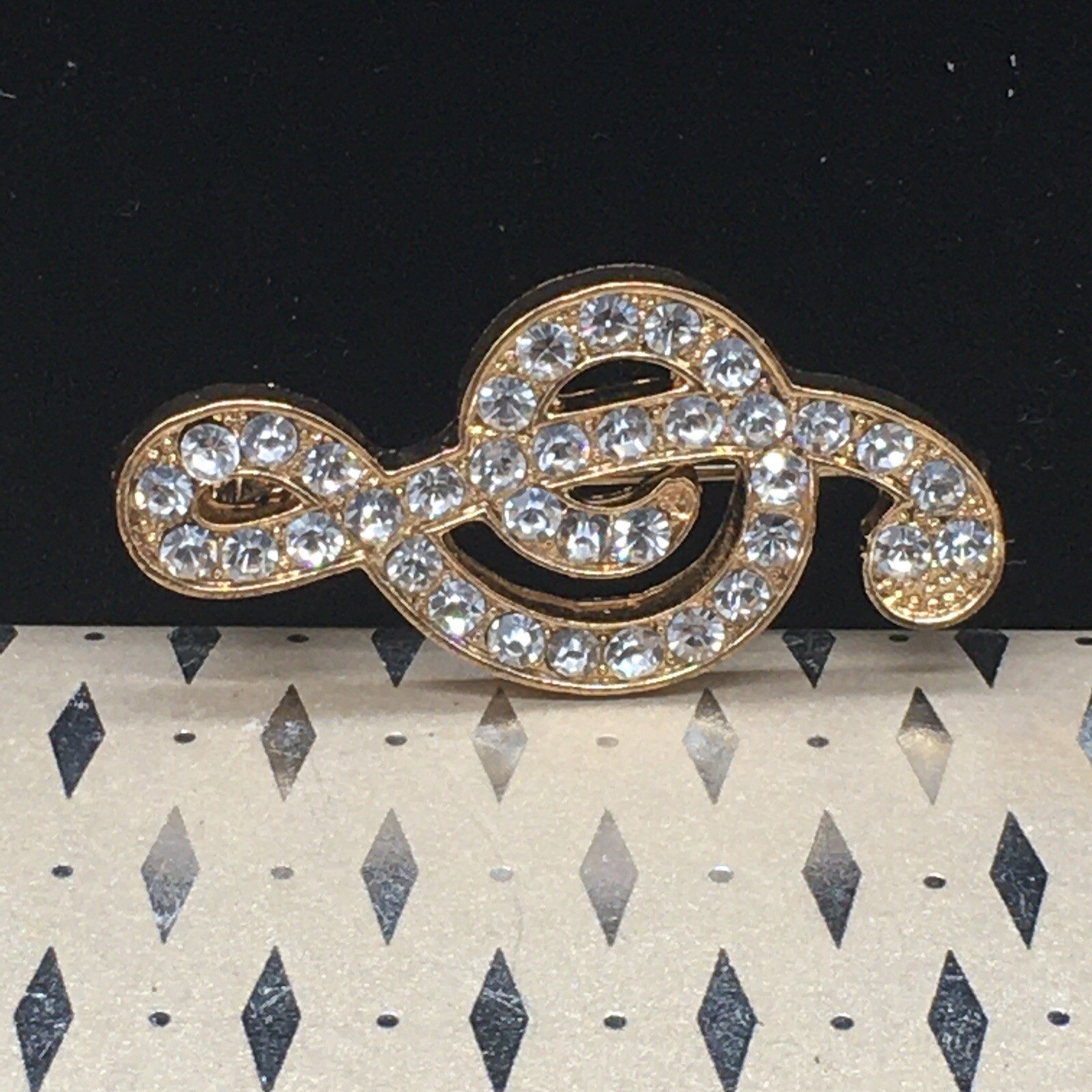 Musical Ampersand Brooch Pin 1.5″ Music Notes Gold Tone Rhinestone Pin