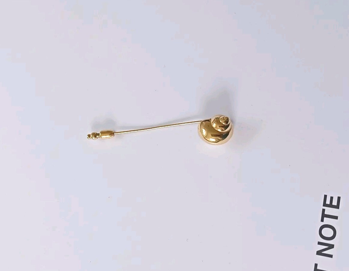 Vintage Crown Trifari Classic Figural Stick Pin, Sculptural Golden Sea Shell 3″