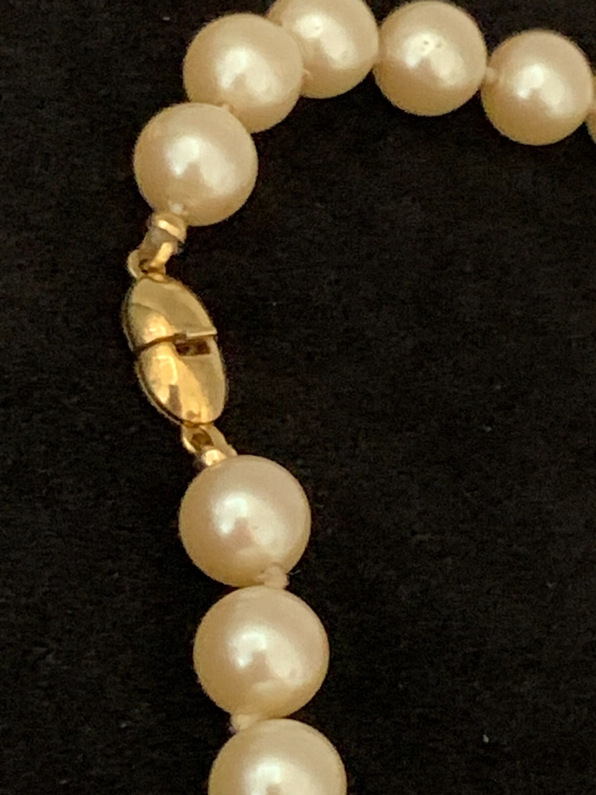 Vintage Monet 24″ Single Strand Faux 8 mm Ivory Pearl Gold Tone Necklace