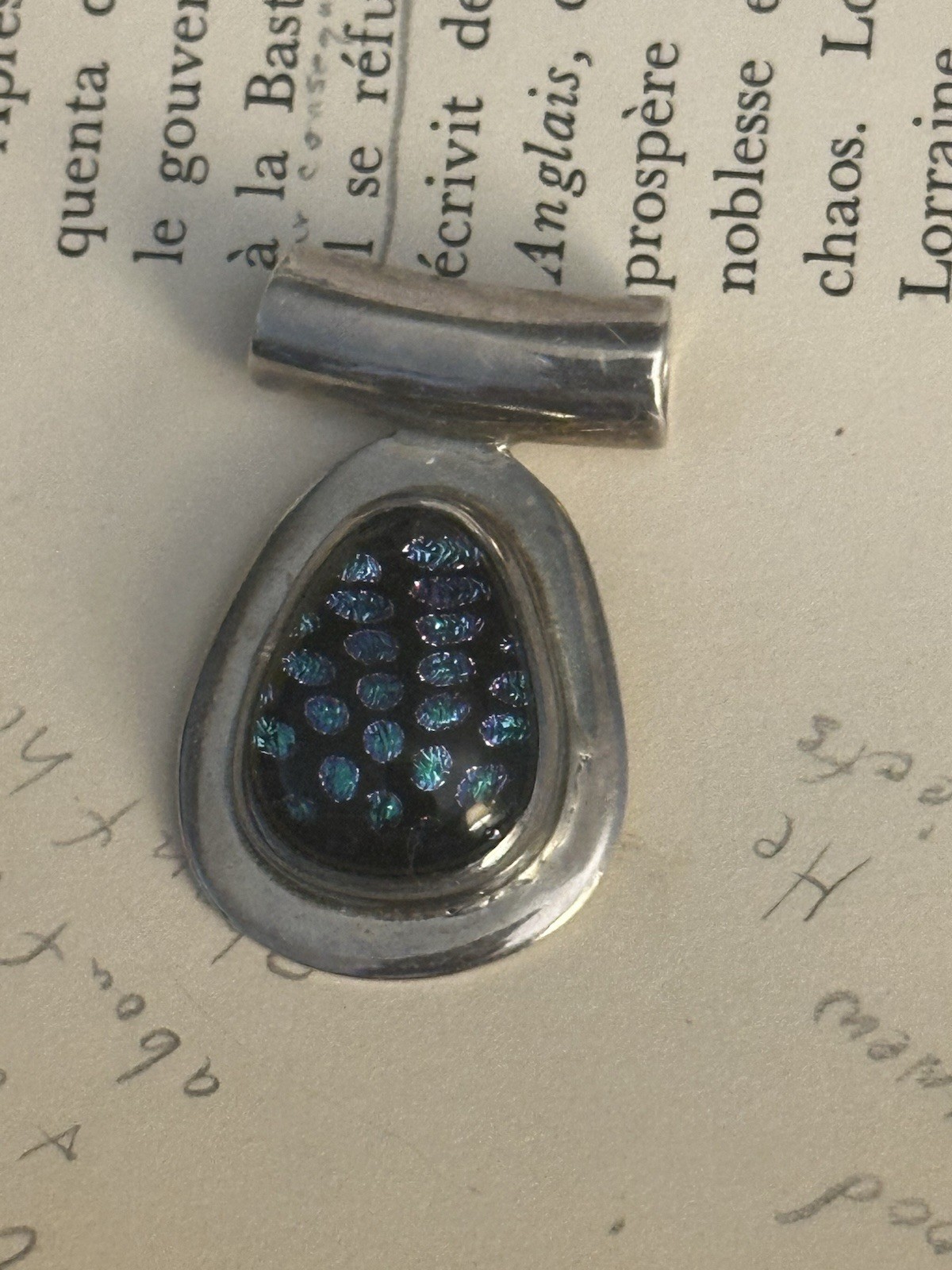 Vintage Teardrop-Shaped Druzy Crystal Pendant Necklace – Dark Mineral Stones