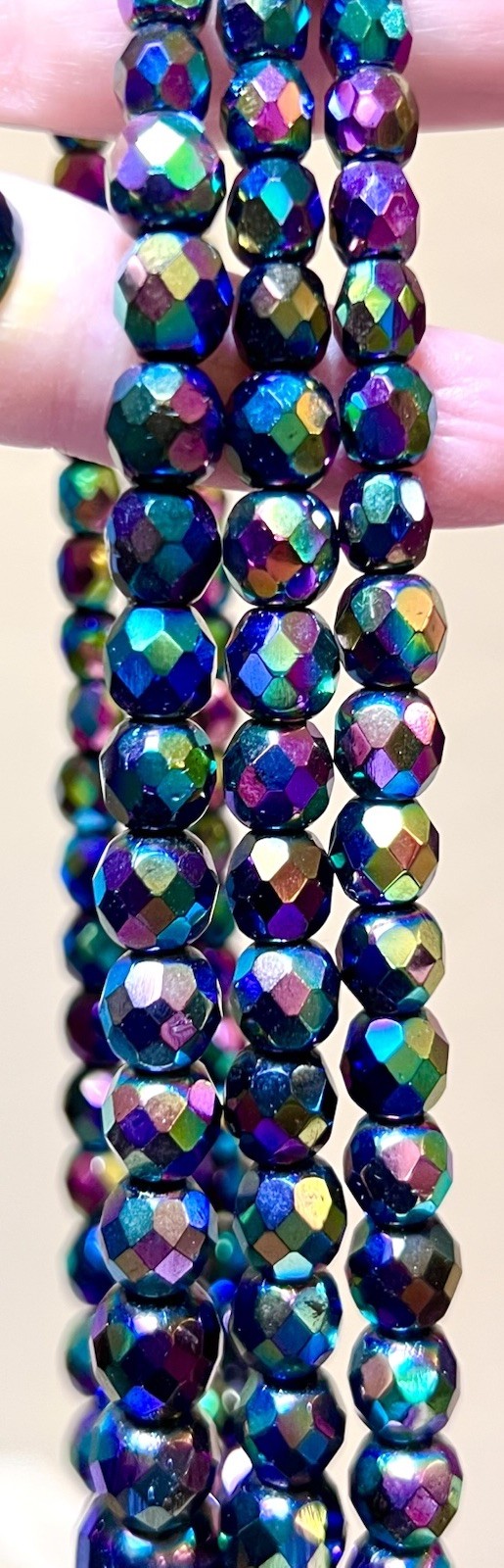 BEAUTIFUL Vintage Iridescent Sparkling Black Peacock Bead 3 Strand Necklace
