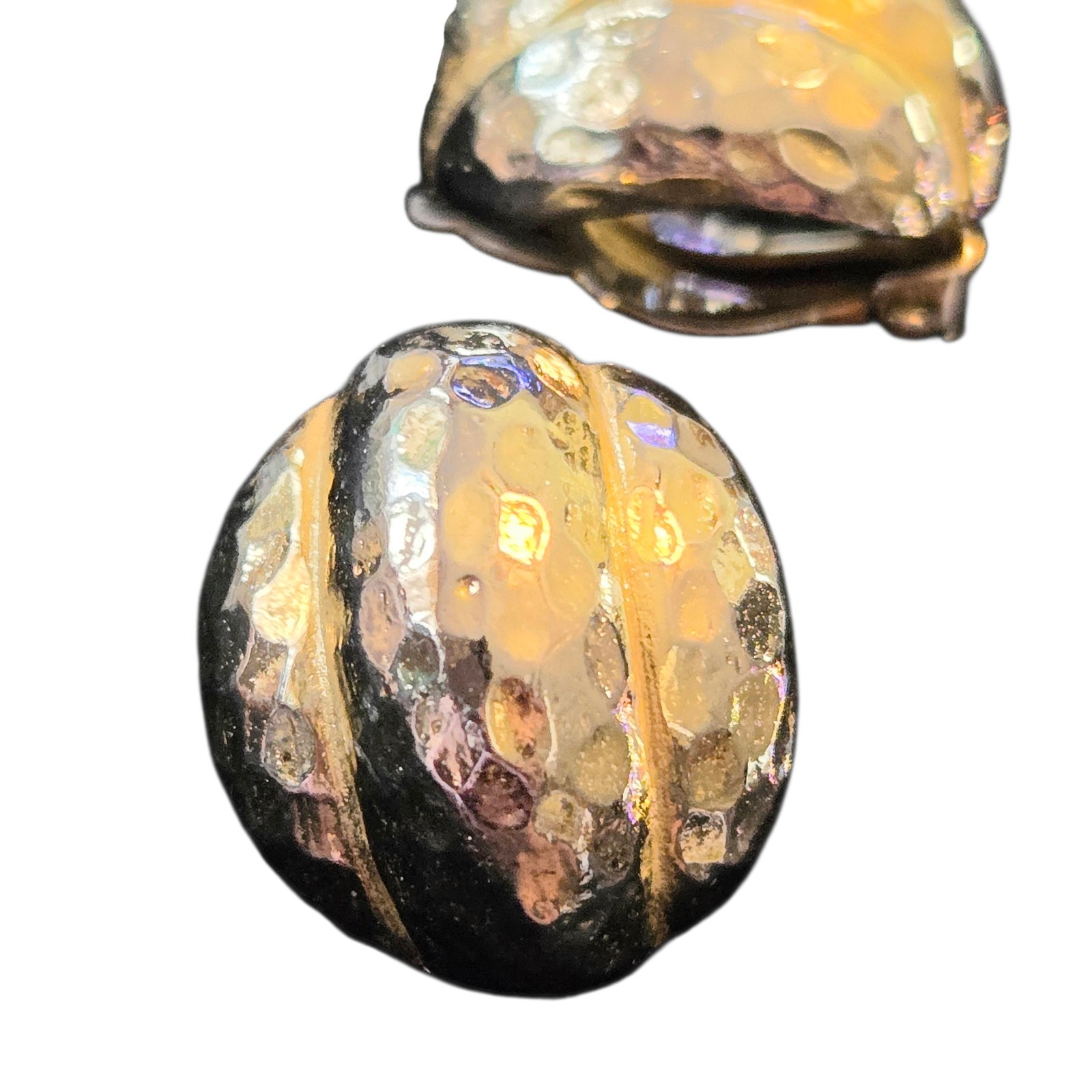 Gay Boyer Signed VTG 1980s Hammered Domed Gold Tone Clip On Earrings 0.75″X0.75″