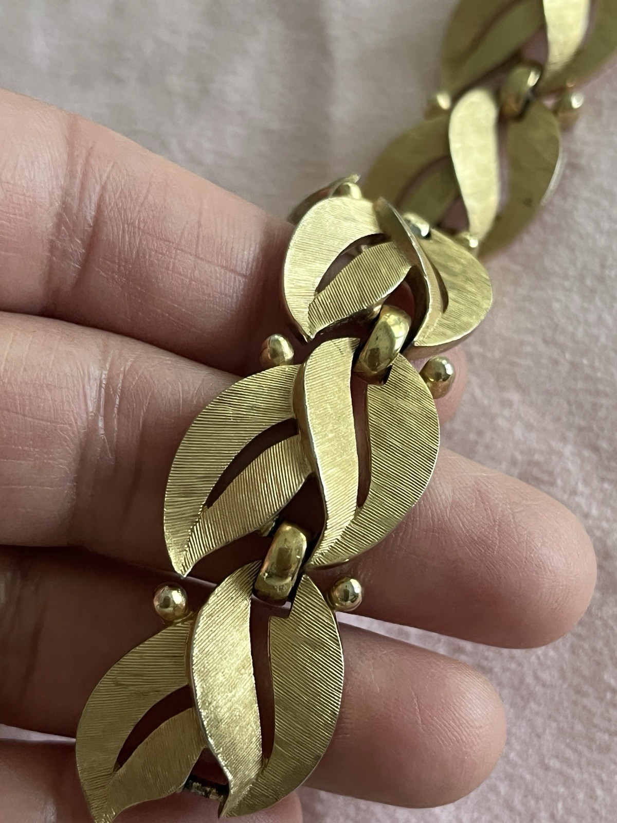 Vintage Trifari Bracelet Gold Tone Leaf Link 7.25 In
