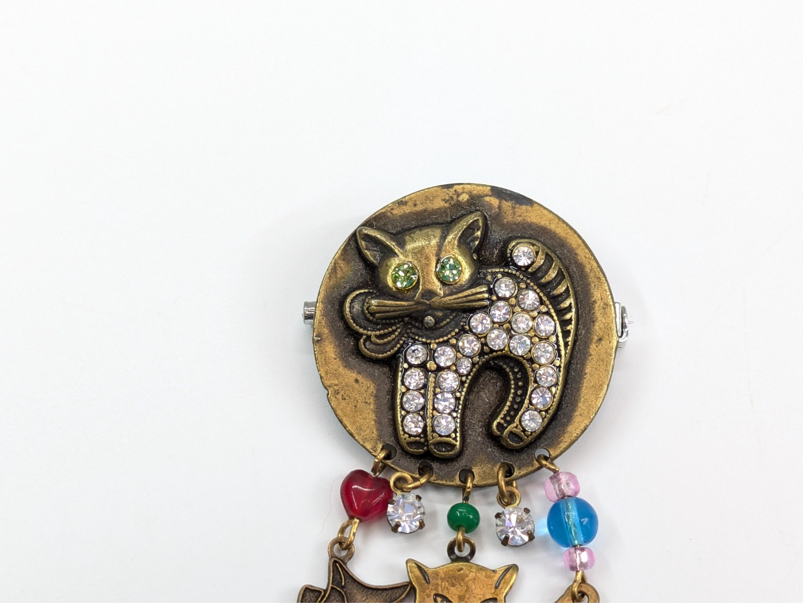 VTG Glassworks Studio Dangle Cat Charm Rhinestone Bronze/Brass Brooch Pin 4.5″