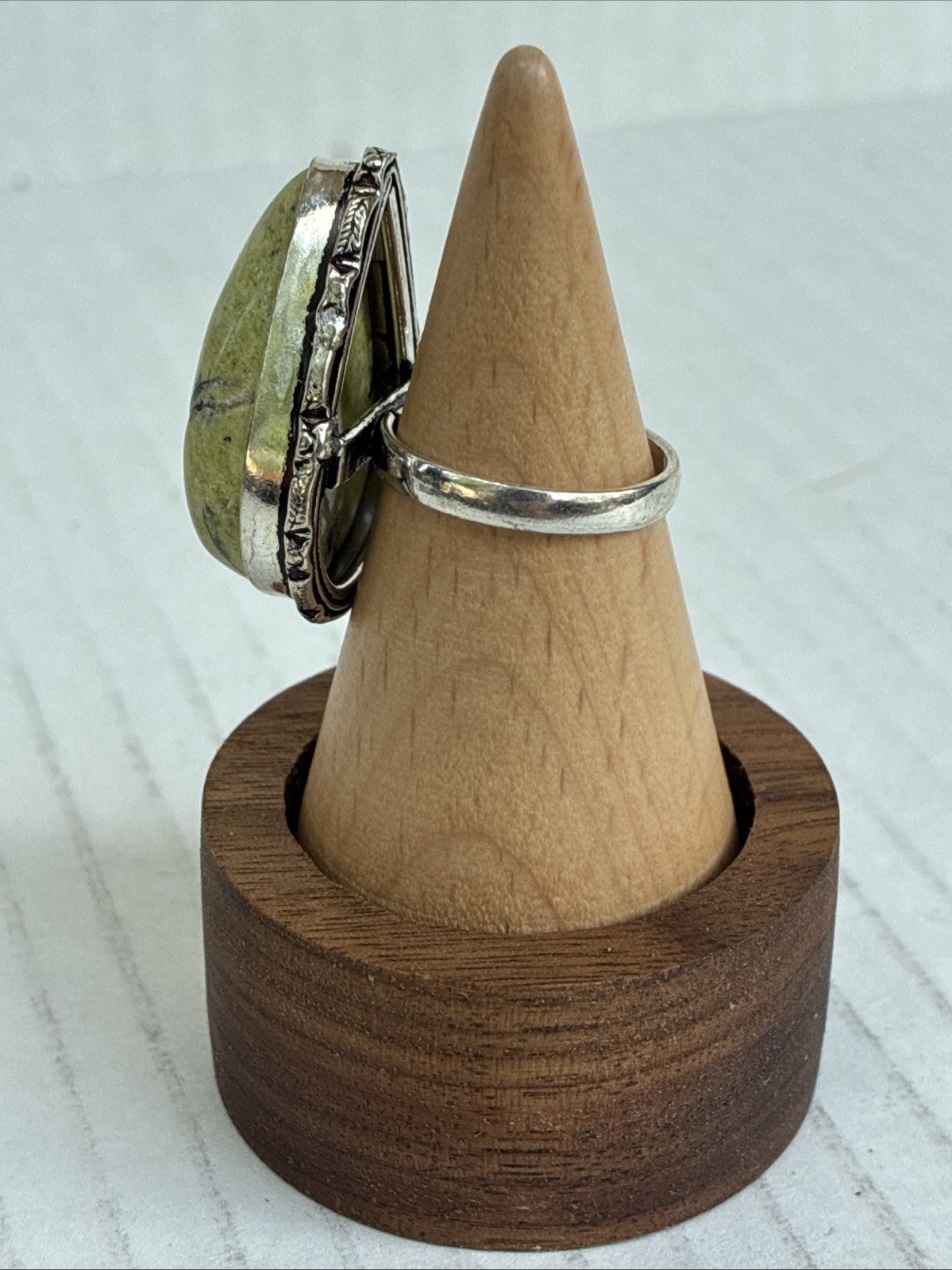 Vintage Boho Lime Green Serpentine Ring Teardrop Rope Marked 925 Size 6 READ