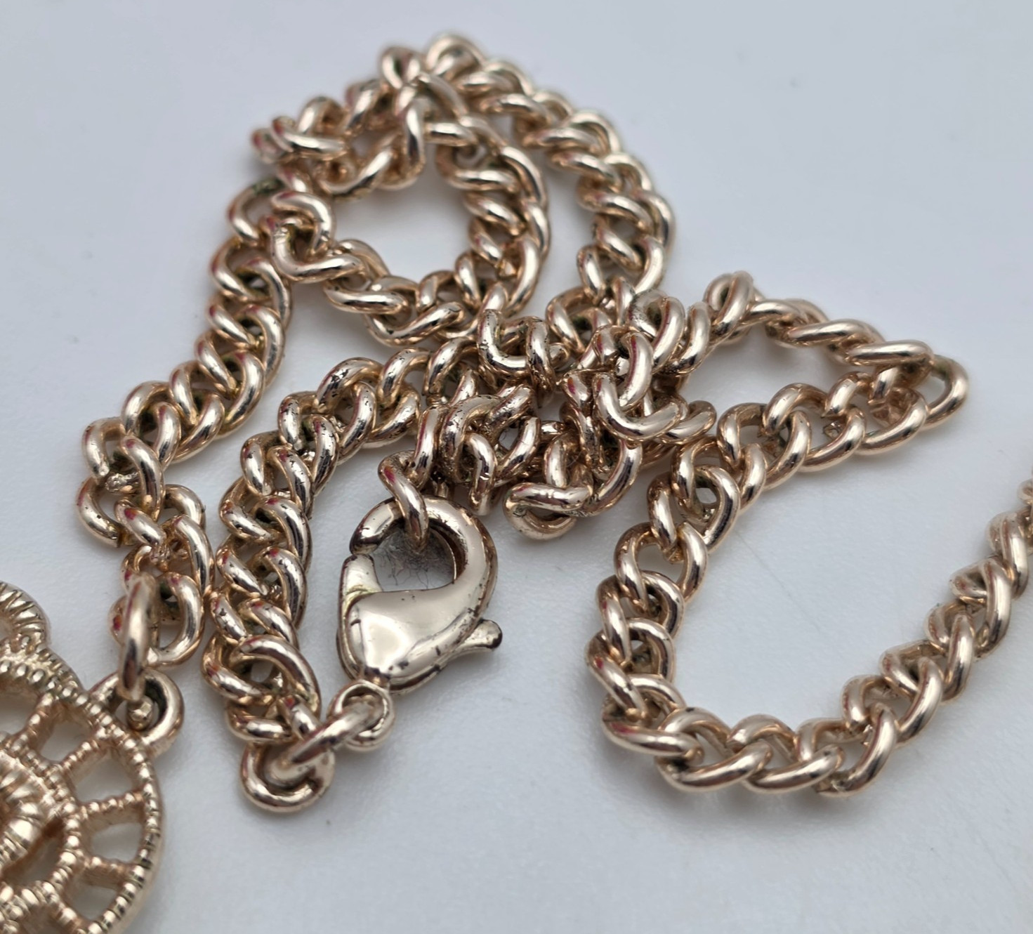Gold Tone Filigree Heart Panel Link Necklace 17.5 in