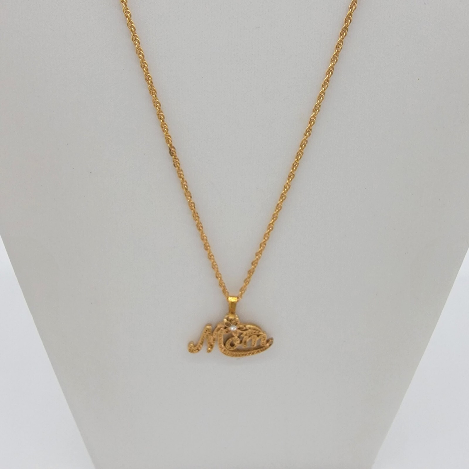 Vintage Avon Mom Necklace Daisy Flower Spellout Pendant 18″ Goldtone Chain