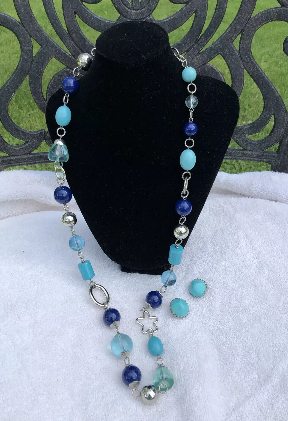 Blue, Turquoise & silvertone chunky bead necklace and clip turquoise earrings