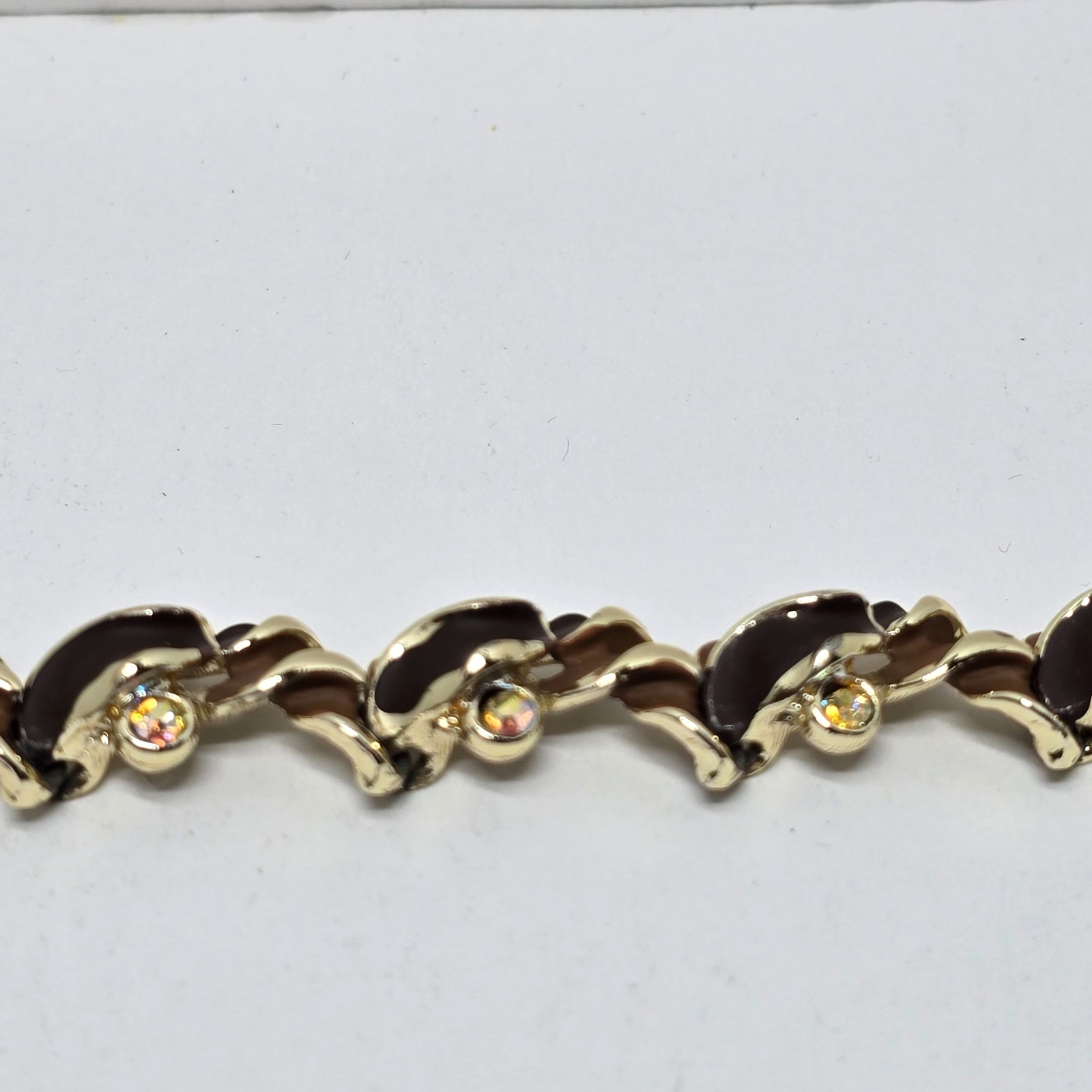 VTG Gold-Tone Leaf Bracelet With Brown Enamel & Rhinestone Accents Clasp Closure