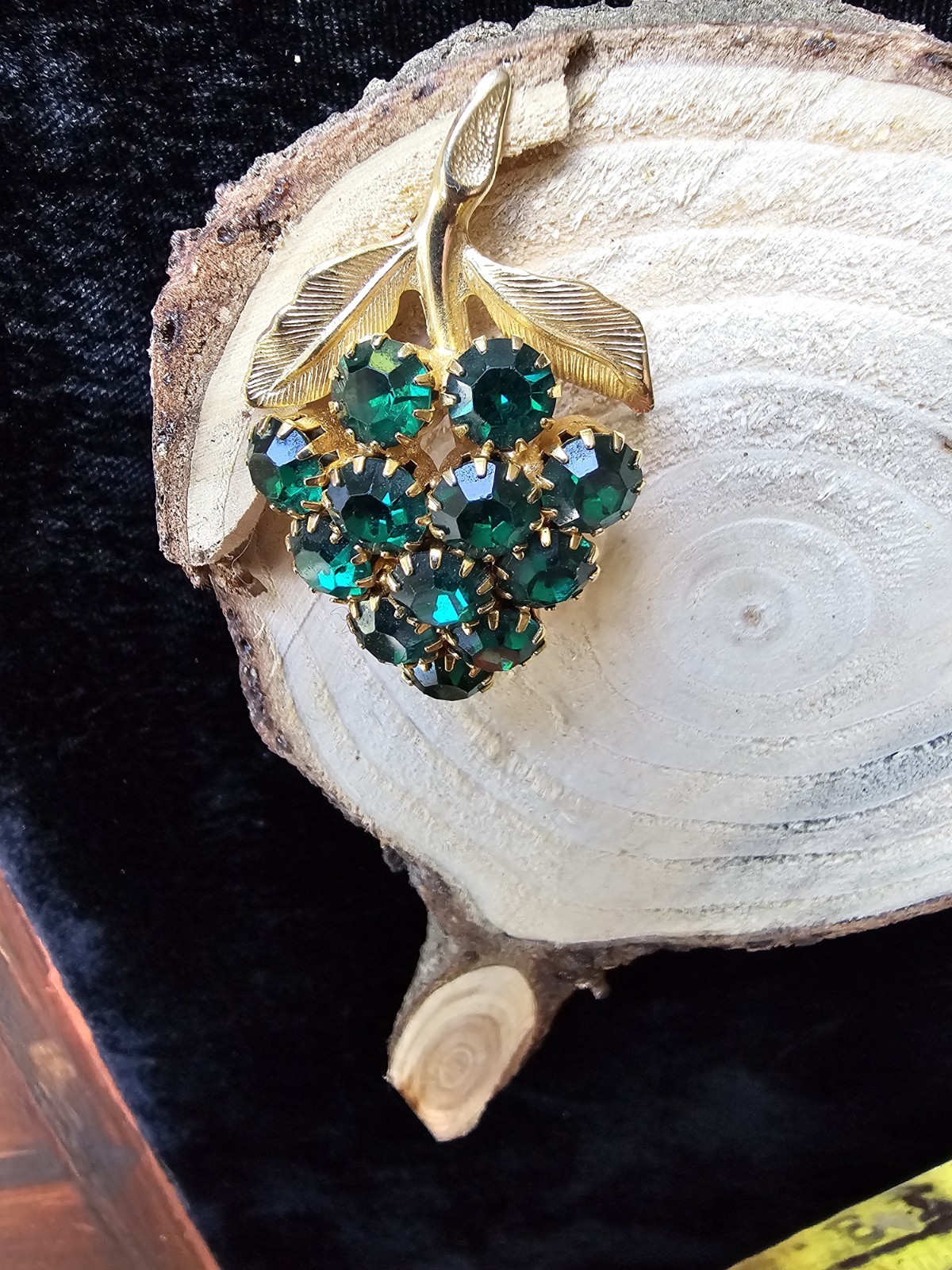 Estate Grape Cluster Brooch Green Rhinestones Gold Tone Prong Set Mcm Pin
