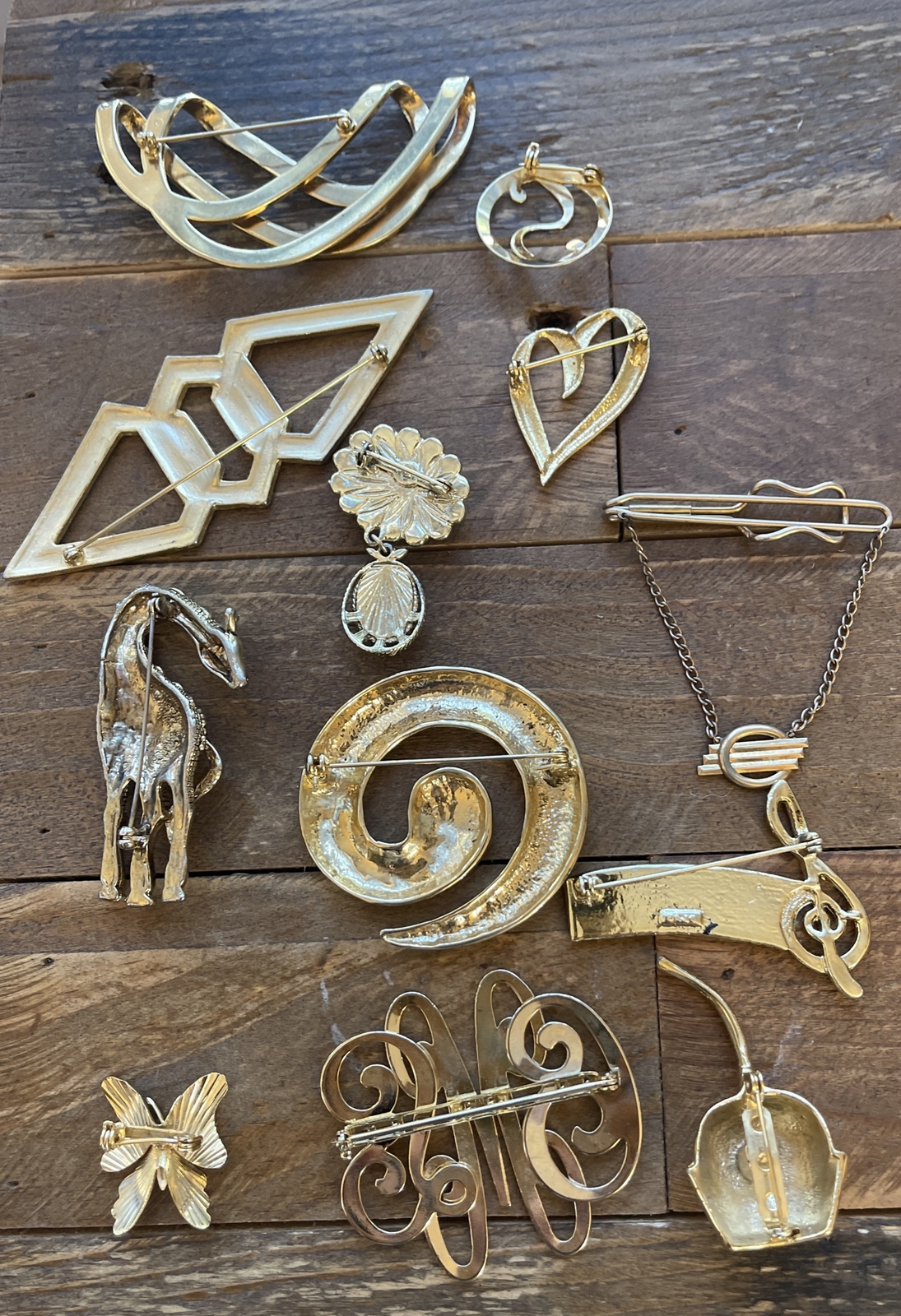 Lot of 11 Vintage Gold Tone Brooches Pins Jewelry 1 Hadley Tie Clip