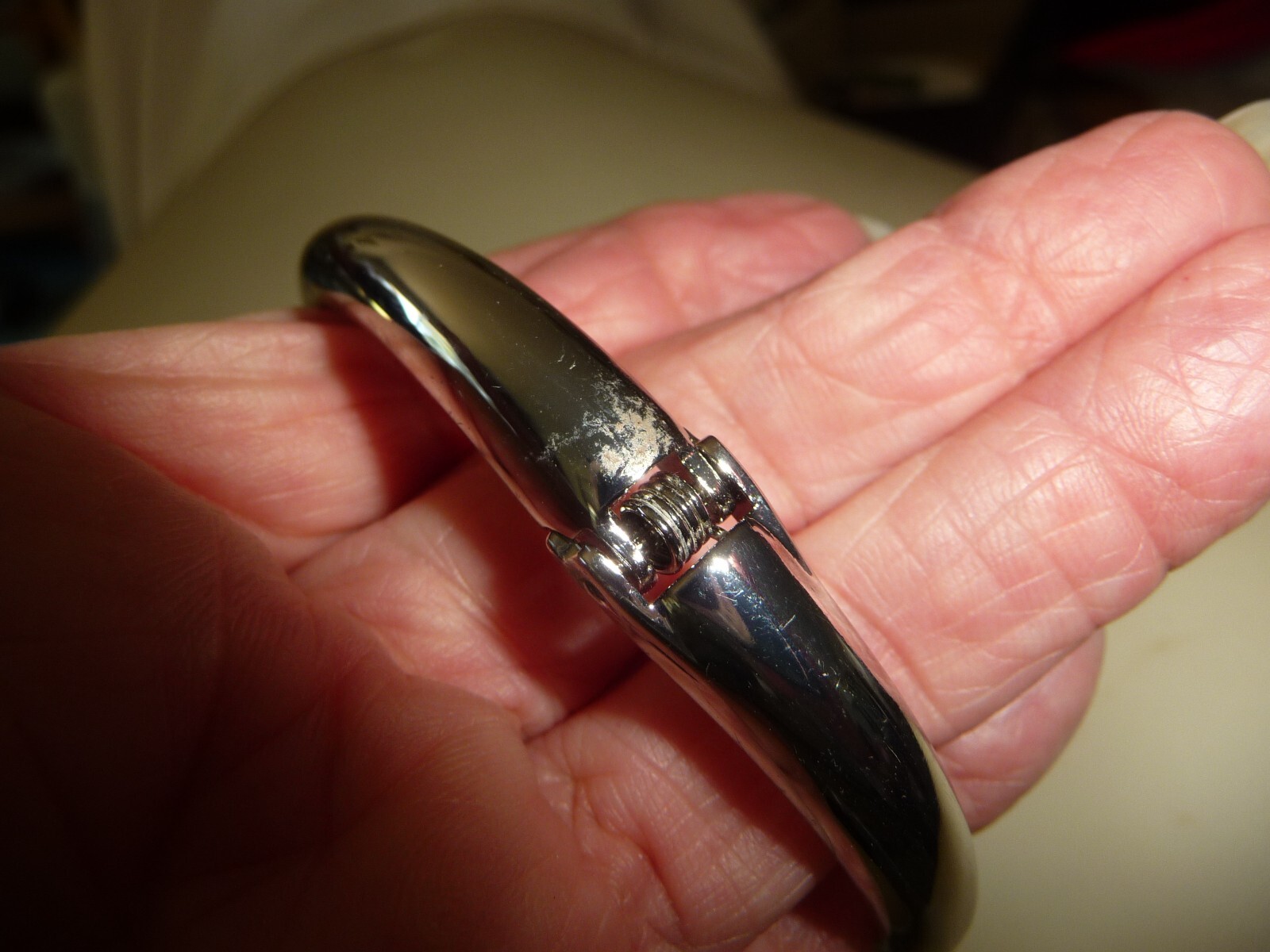 SILVER TONE RHINESTONES ENDS HINGED OPEN BANGLE BRACELET #1/12A