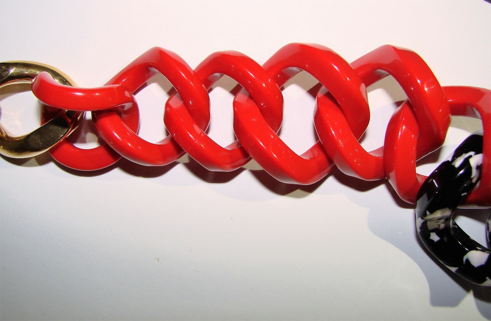 HENRI BENDEL VINTAGE LUCITE CHUNKY BLACK RED LINK STATEMENT NECKLACE RUNWAY