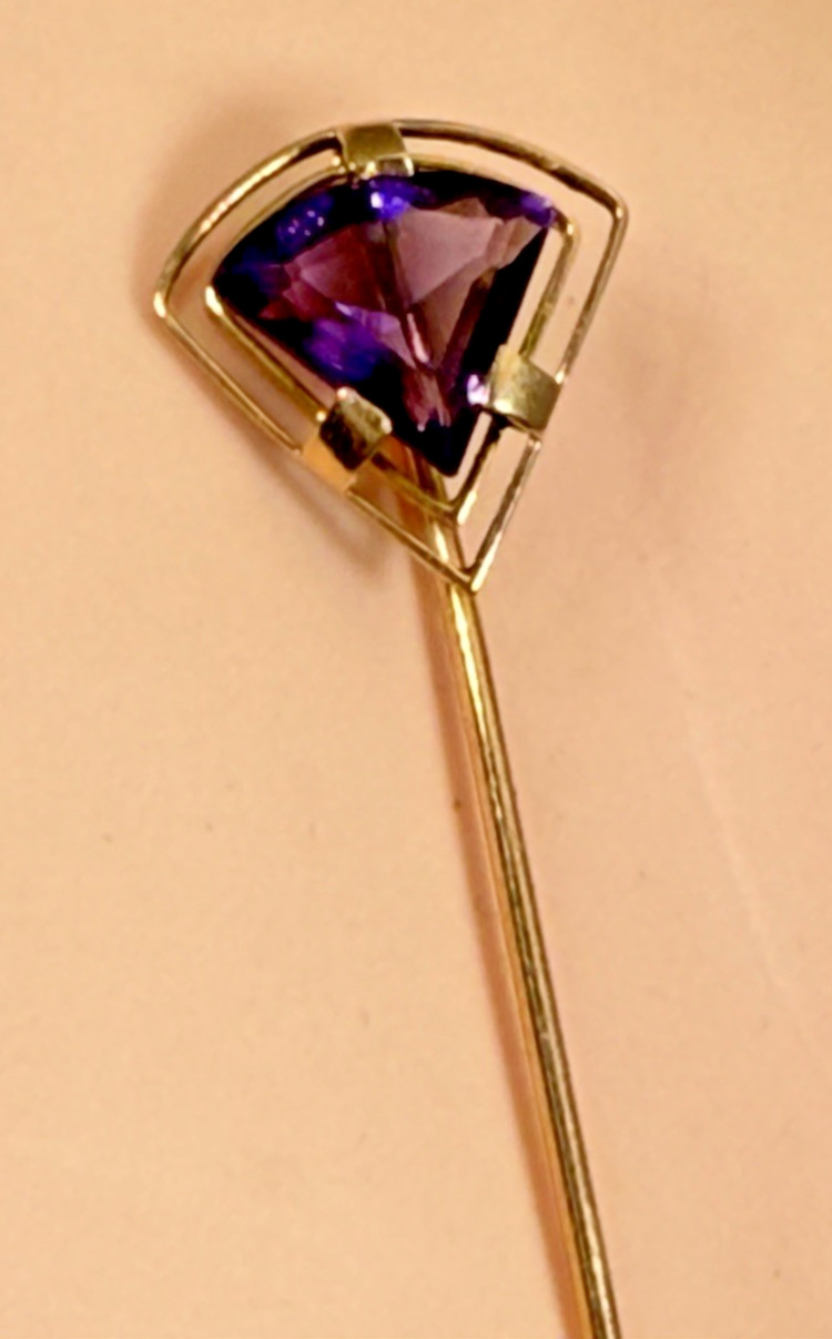 14K Yellow Gold & Trillion Cut Amethyst Art Deco Style Stick Pin