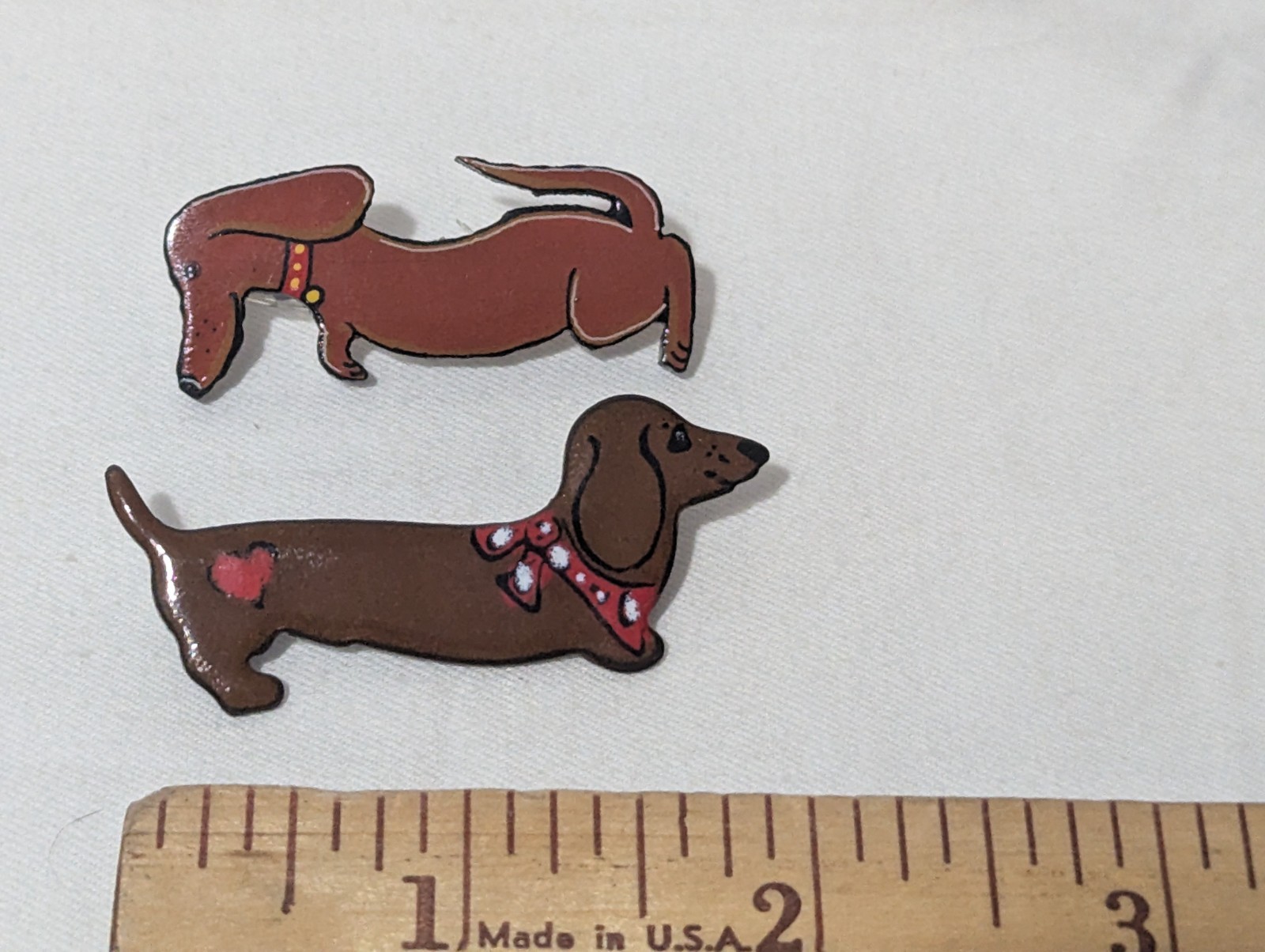 Kat Beals Dachshund Pins 2″ Wood & Ceramic Heart Happy Collar 1993 Lot of 2