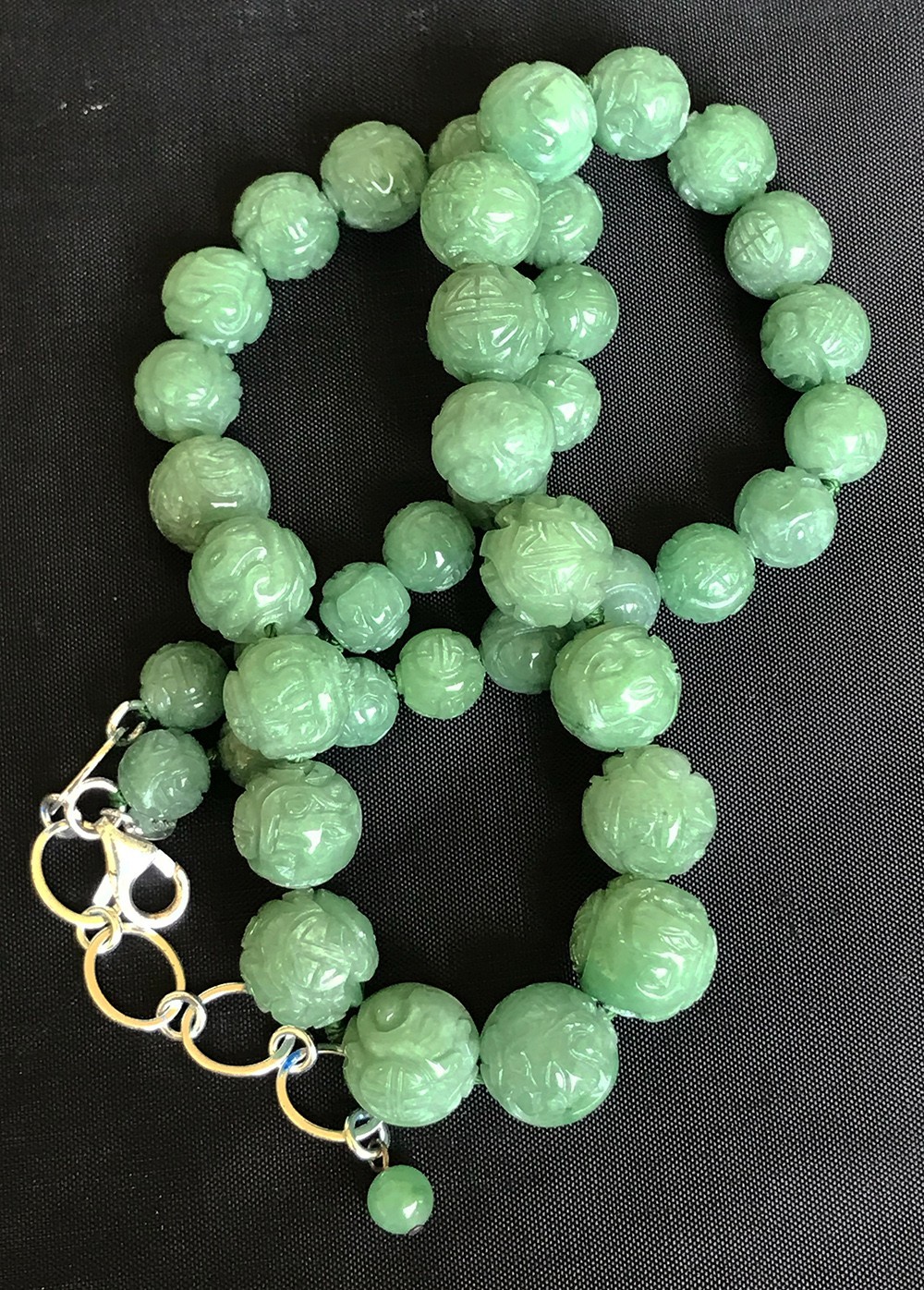 VINTAGE CHINESE LUCKY SYMBOL CARVED GREEN JADE BEADS NECKLACE 18″ + 3″