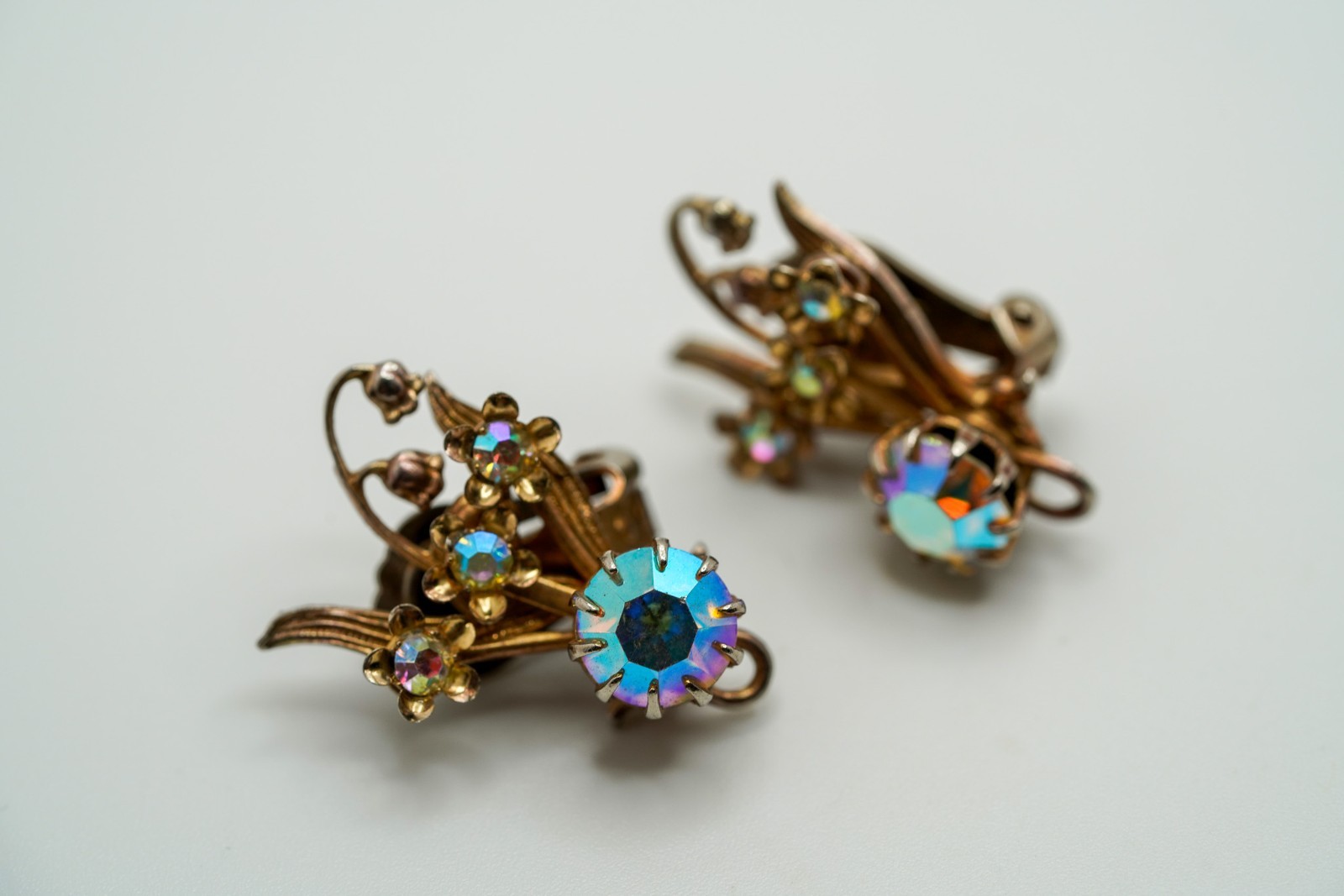 Vintage 2.5cm Iridescent Rhinestone Flower Clip Earrings EB1