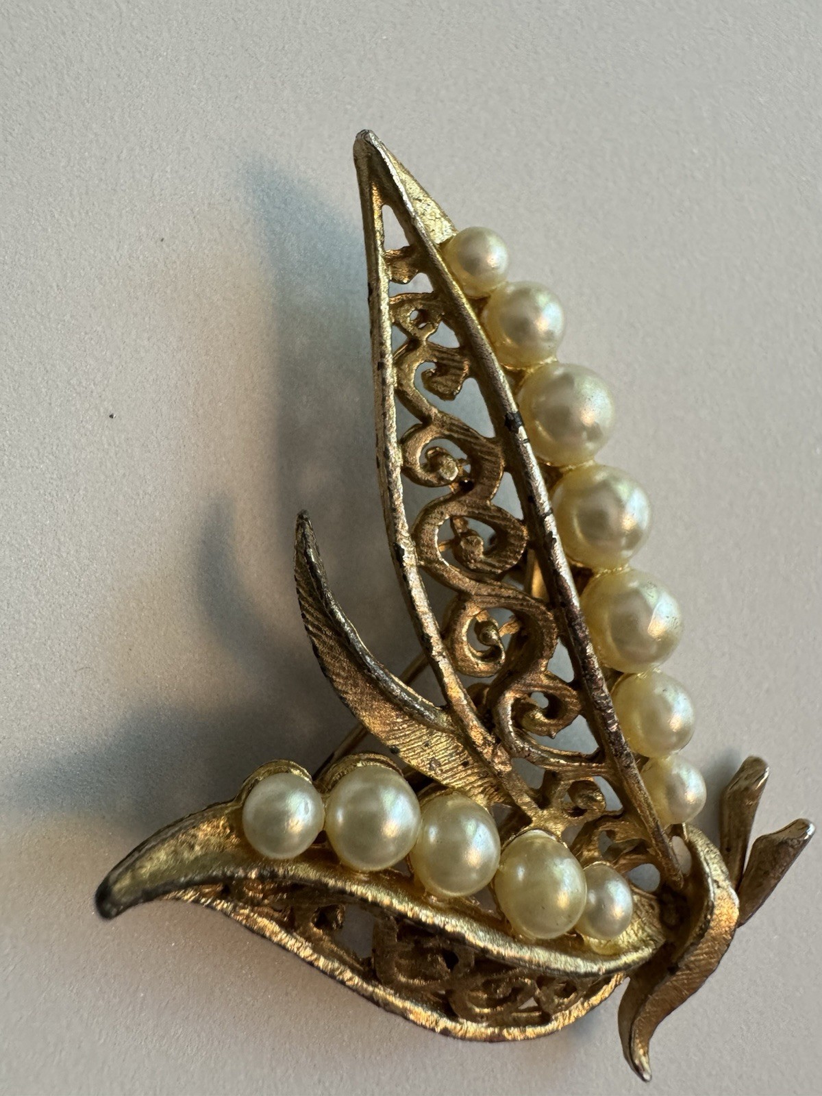 Vtg Unsigned Gold Tone Faux Pearl Botanical Leaf Spray Pin Brooch Distressed