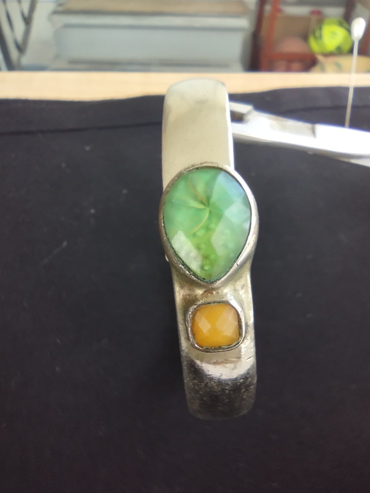 Sterling Silver Vintage Hindged Bracelet. 64 grams