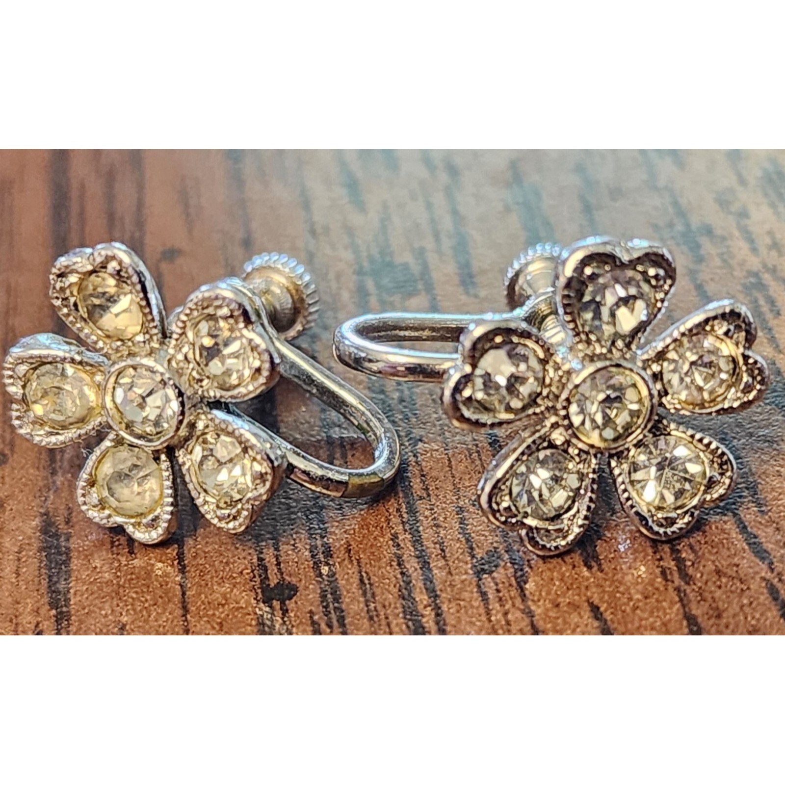 Vintage Silvertone w Rhinestones Flower Screwback Earrings 1/2 Inch Diameter