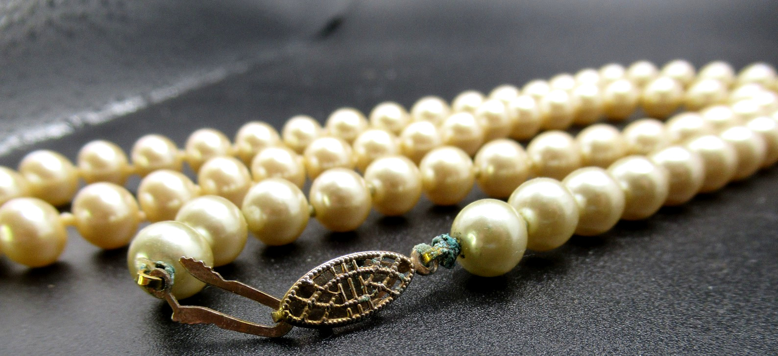 Vintage Japan 24″ Strand Knotted Imitation Pearl Necklace Fish Hook Clasp