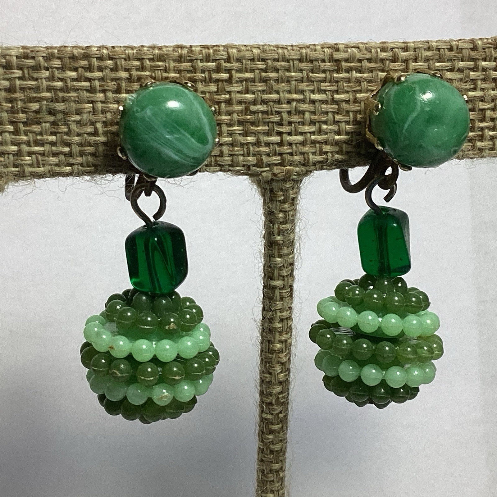 AWESOME VTG MOD PAIR OF GREEN DROP DANGLE CLIP-ON EARRINGS JAPAN GLASS PLASTIC