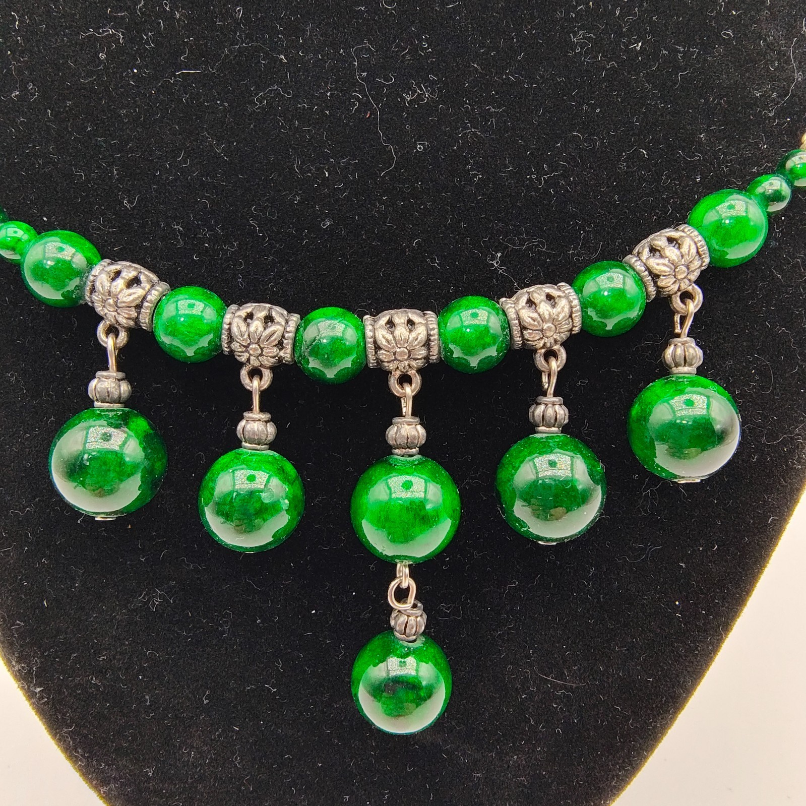 Vintage 90s Choker Necklace Green Glass Bead Dangle Silver Tone Memory Wire