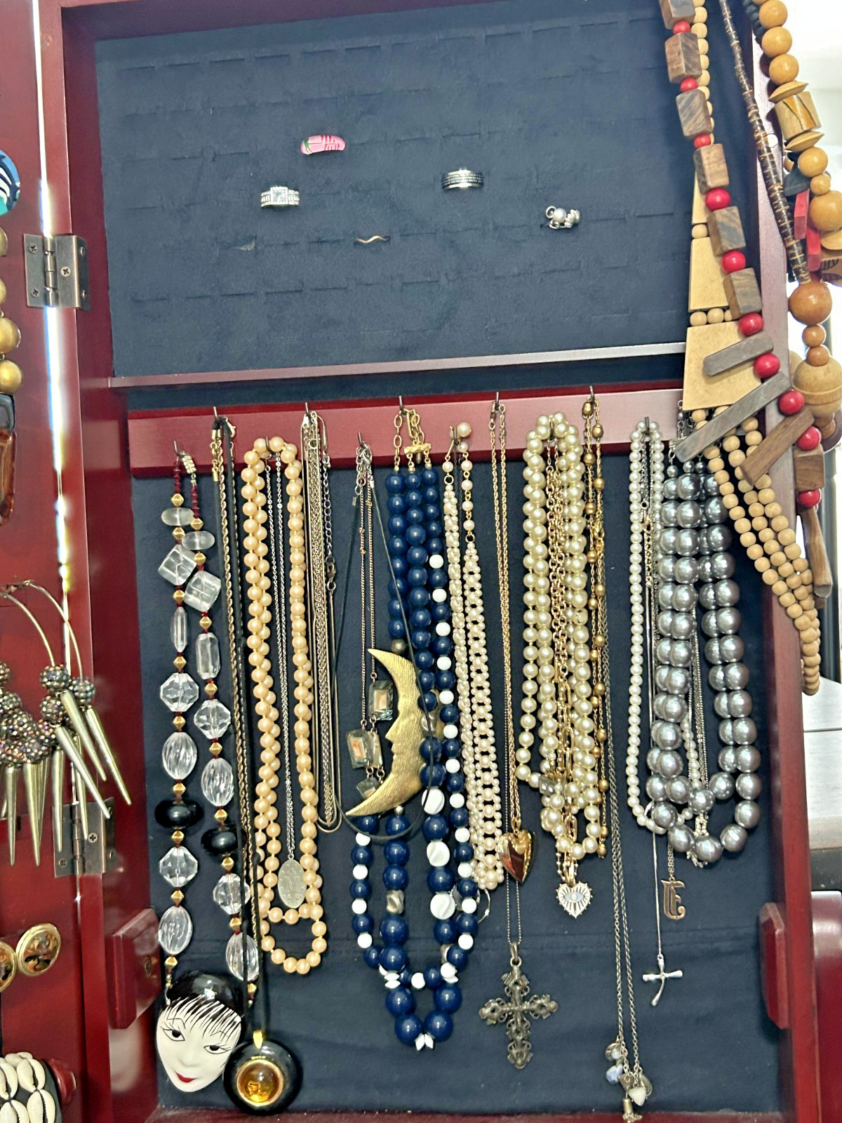 Lot Costume Fashion Jewelry Vintage-Current Necklaces Bracelets Earrings etc.