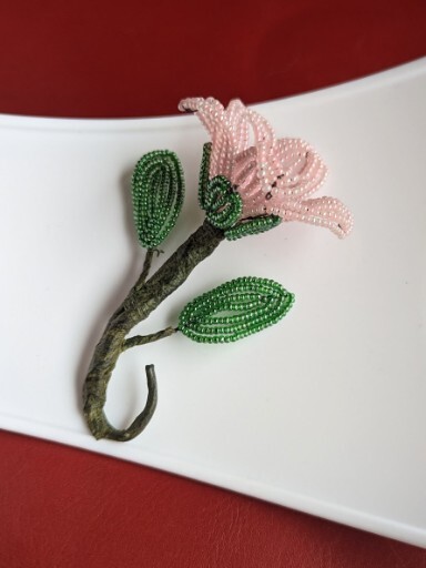 Vintage Handmade PINK Petal Seed Bead Flower Brooch 3¾” Pin GREEN Leaves Stem