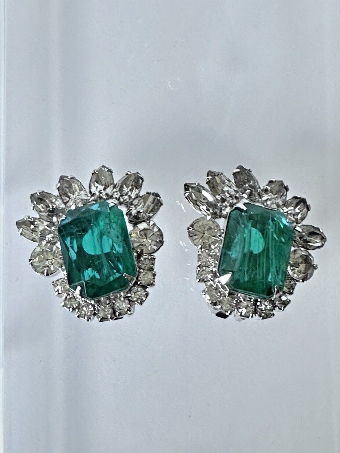 Vintage Juliana Silver Tone Flawed Emerald Crystal Rhinestone Brooch & Earrings
