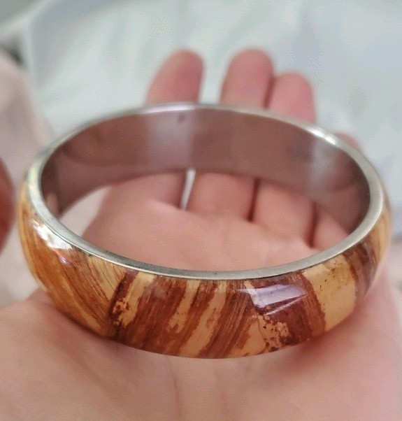 Lot Of Vintage Bangle Bracelets. Brass And Bone. Lucite And Wood.