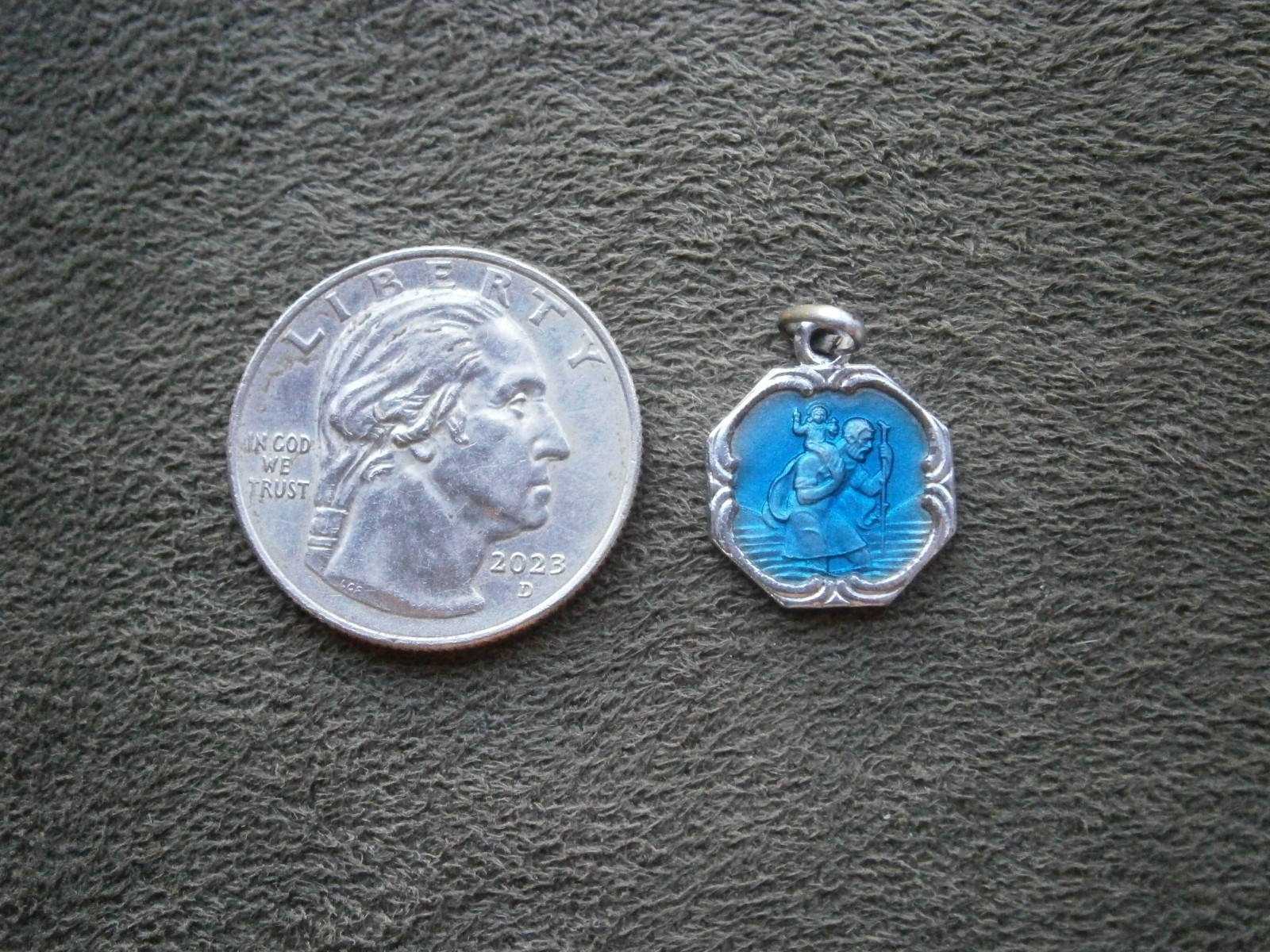 St Chrisptopher Vintage Silvertone Enamel Medal Bracelet Charm Pendant 2.3g
