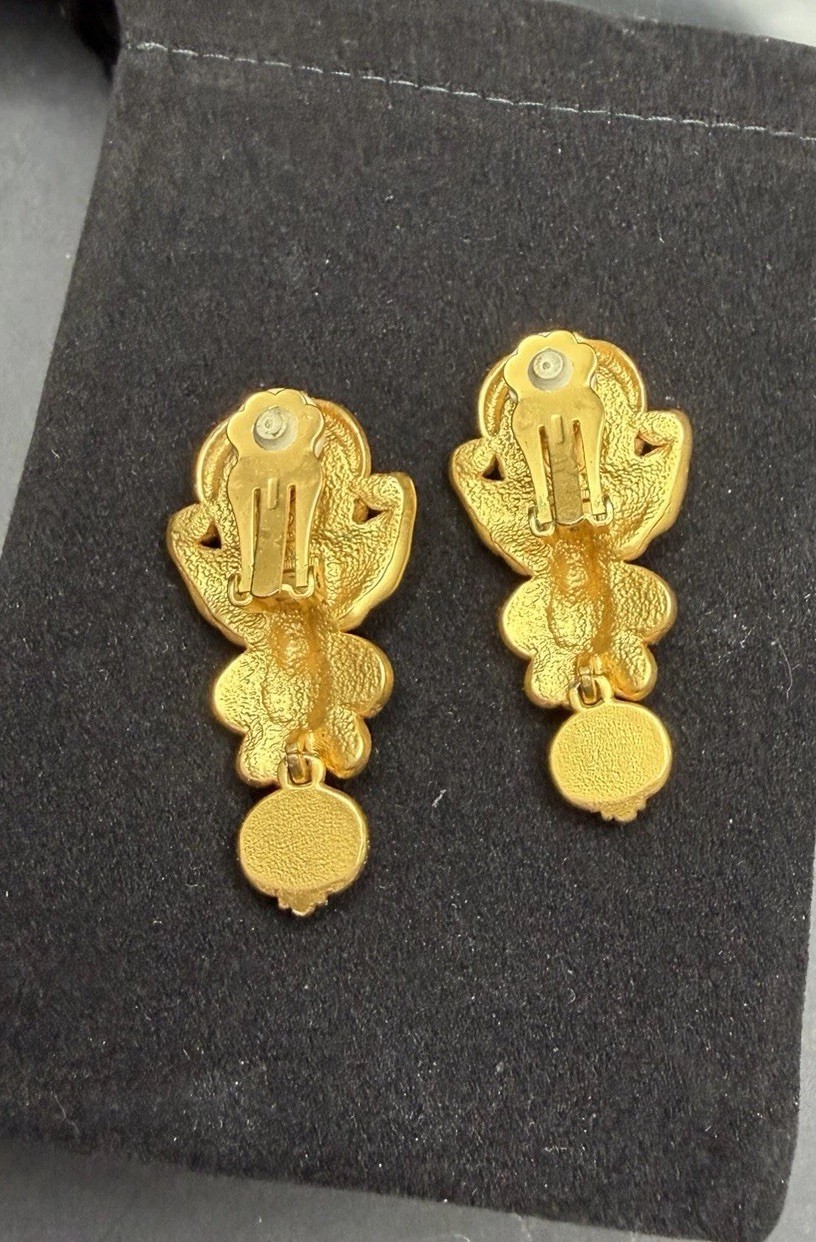 VTG ELIZABETH TAYLOR COLLECTION GILDED AGE CHERUB ANGEL DROP CLIP EARRINGS AVON