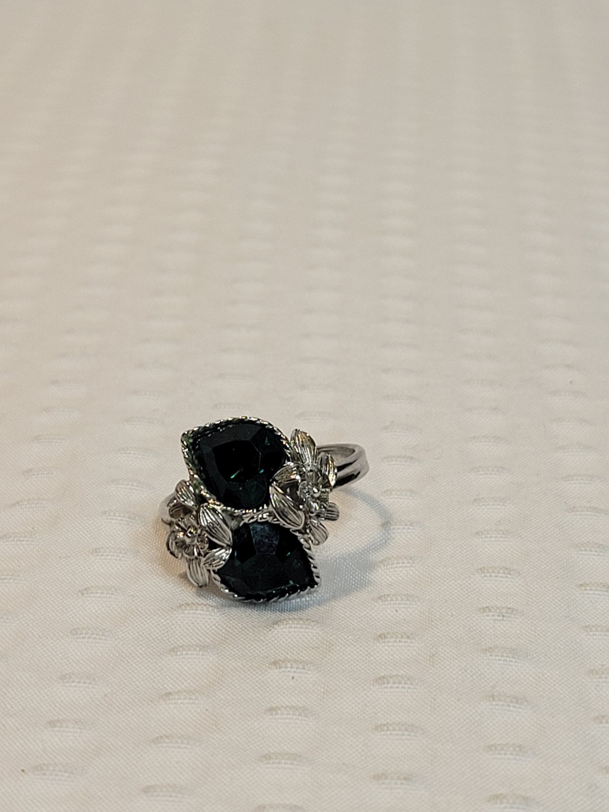 Vintage “LOVE STORY” May Birthstone Ring Sarah Coventry Adjustable Green Hearts