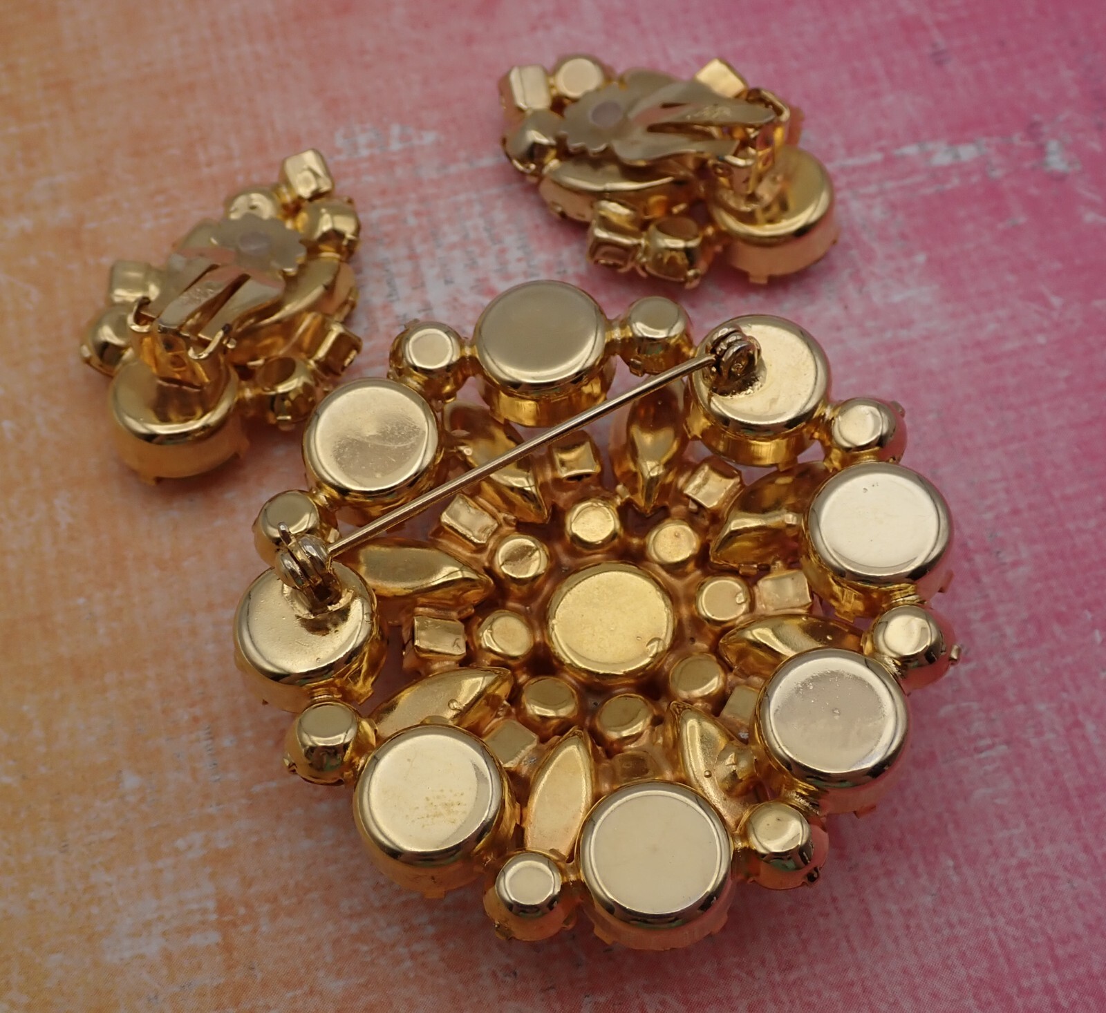 Vtg 1950’s La Roco Lemon Yellow Orange Rhinestone Flower Gold Tone Pin Earrings