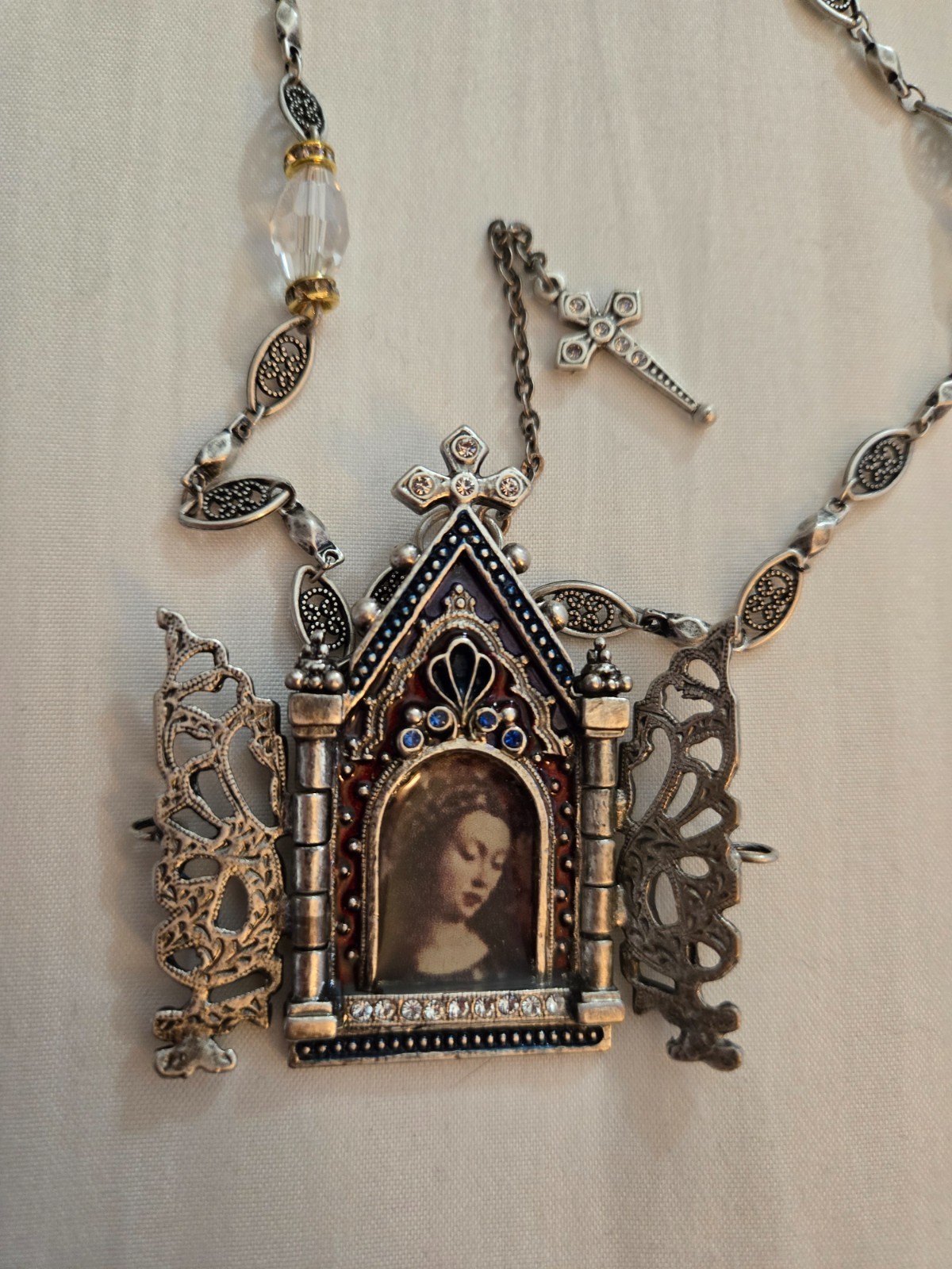 Vtg Sweet Romance Silvertone ‘Gates of Heaven’ Opening Door Pendant Necklace