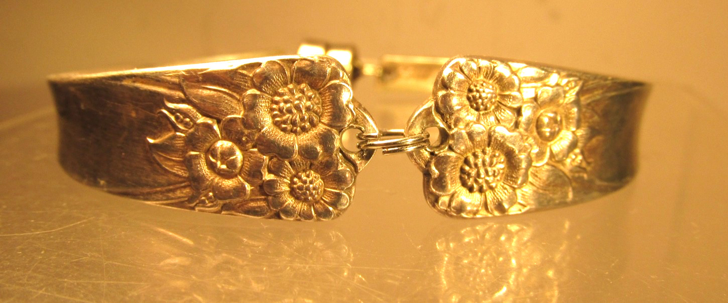 Wonderful Vintage Silver Plate Spoon Bracelet W/ Magnet Clasp 7” length