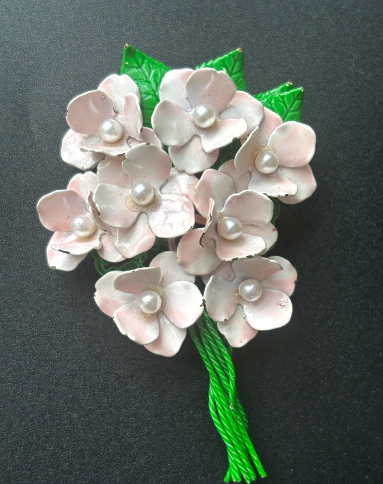 PRETTY PALE PINK VINTAGE METAL ENAMEL FLOWER PIN,BOUQUET STYLE BROOCH,SPRING🌸